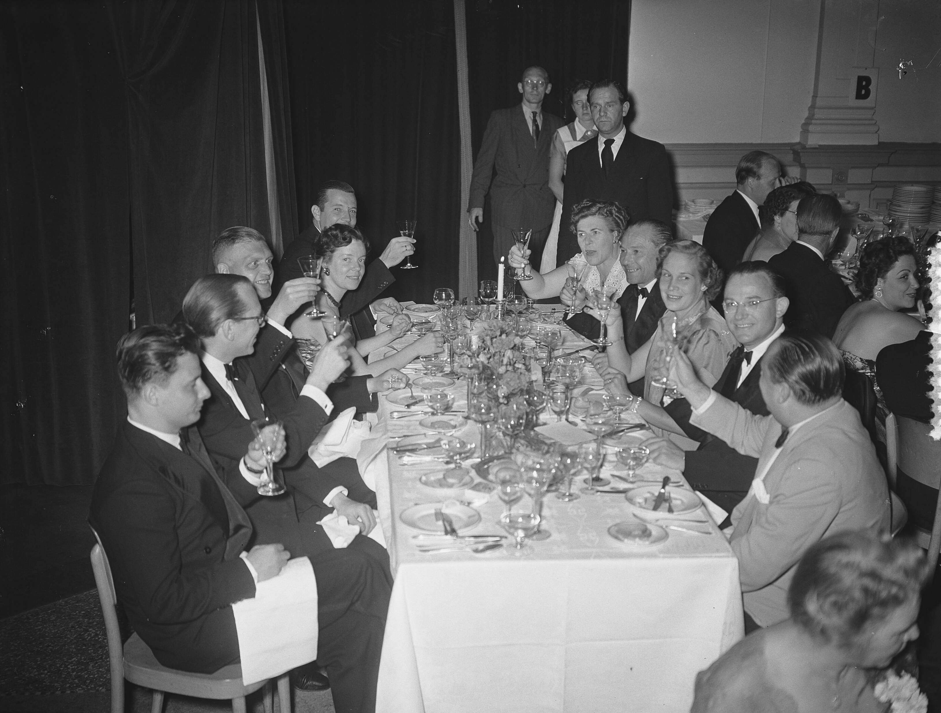 Fotocollectie Anefo — Congres zee-assuradeuren Den Haag, Banket — Foto: Bilsen, Joop van / Anefo. Licentie: Set B: Rechtenvrij / Publiek Domein. Bron: Nationaal Archief. http://hdl.handle.net/10648/a92953fe-d0b4-102d-bcf8-003048976d84