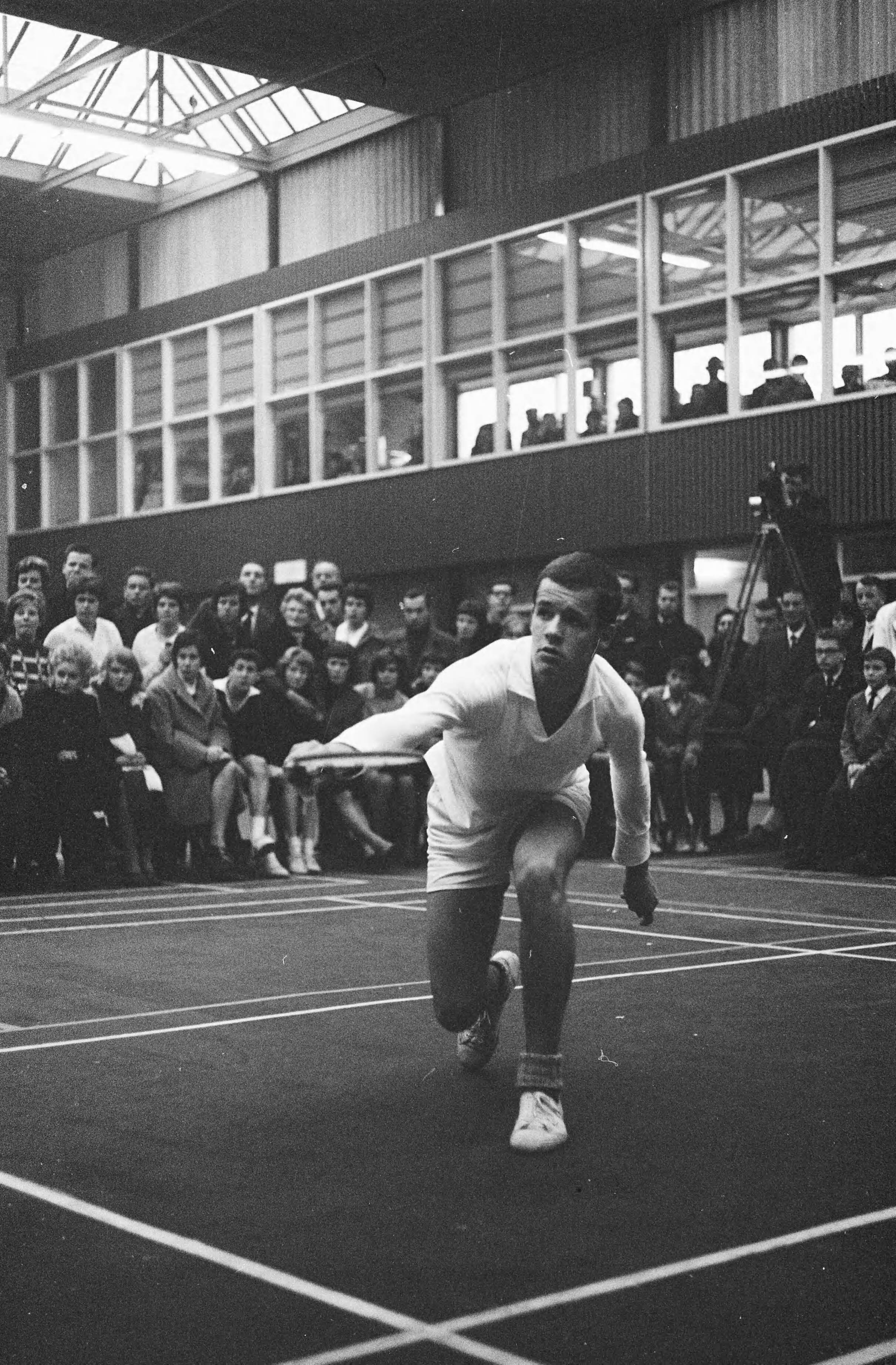 Fotocollectie Anefo — Nederlands Jeugdkampioenschap Badminton te Haarlem. De 17-jarige Gerard Stellaard tijdens de finale tegen Leidelmeier — Foto: Pot, Harry / Anefo. Licentie: Set B: Rechtenvrij / Publiek Domein. Bron: Nationaal Archief. http://hdl.handle.net/10648/aa5391c2-d0b4-102d-bcf8-003048976d84
