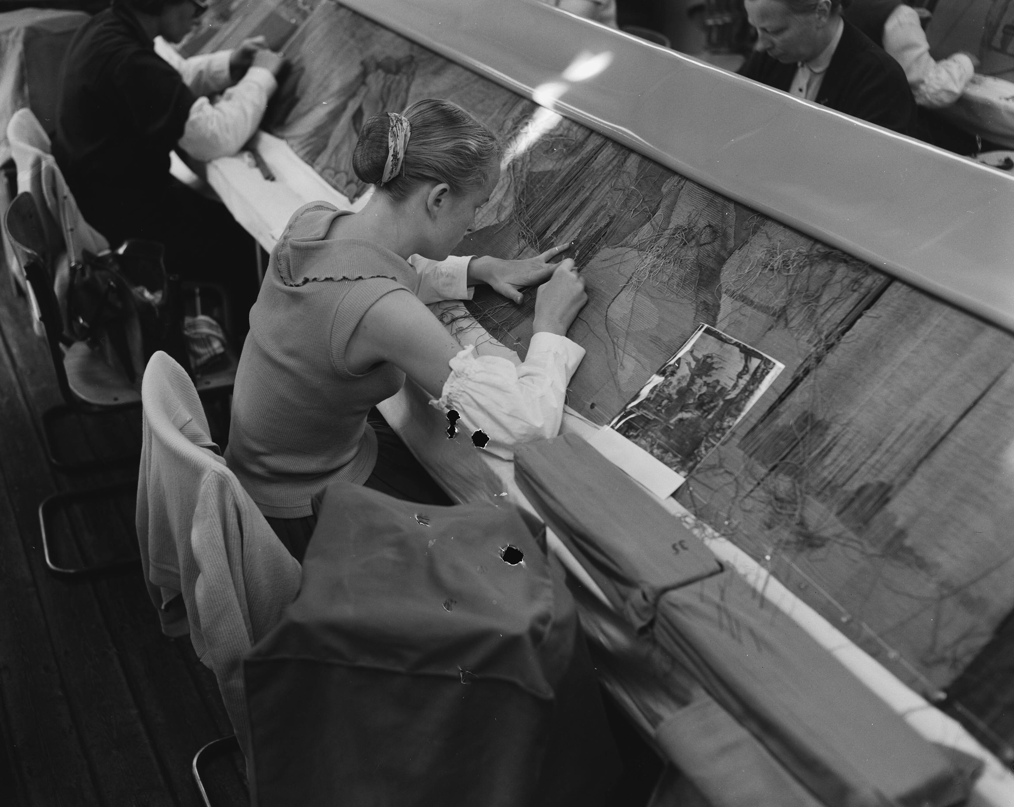 Fotocollectie Anefo — Restauratie Nijmeegse wandtapijten te Haarlem — Foto: Pot, Harry / Anefo. Licentie: Set B: Rechtenvrij / Publiek Domein. Bron: Nationaal Archief. http://hdl.handle.net/10648/a94f3682-d0b4-102d-bcf8-003048976d84