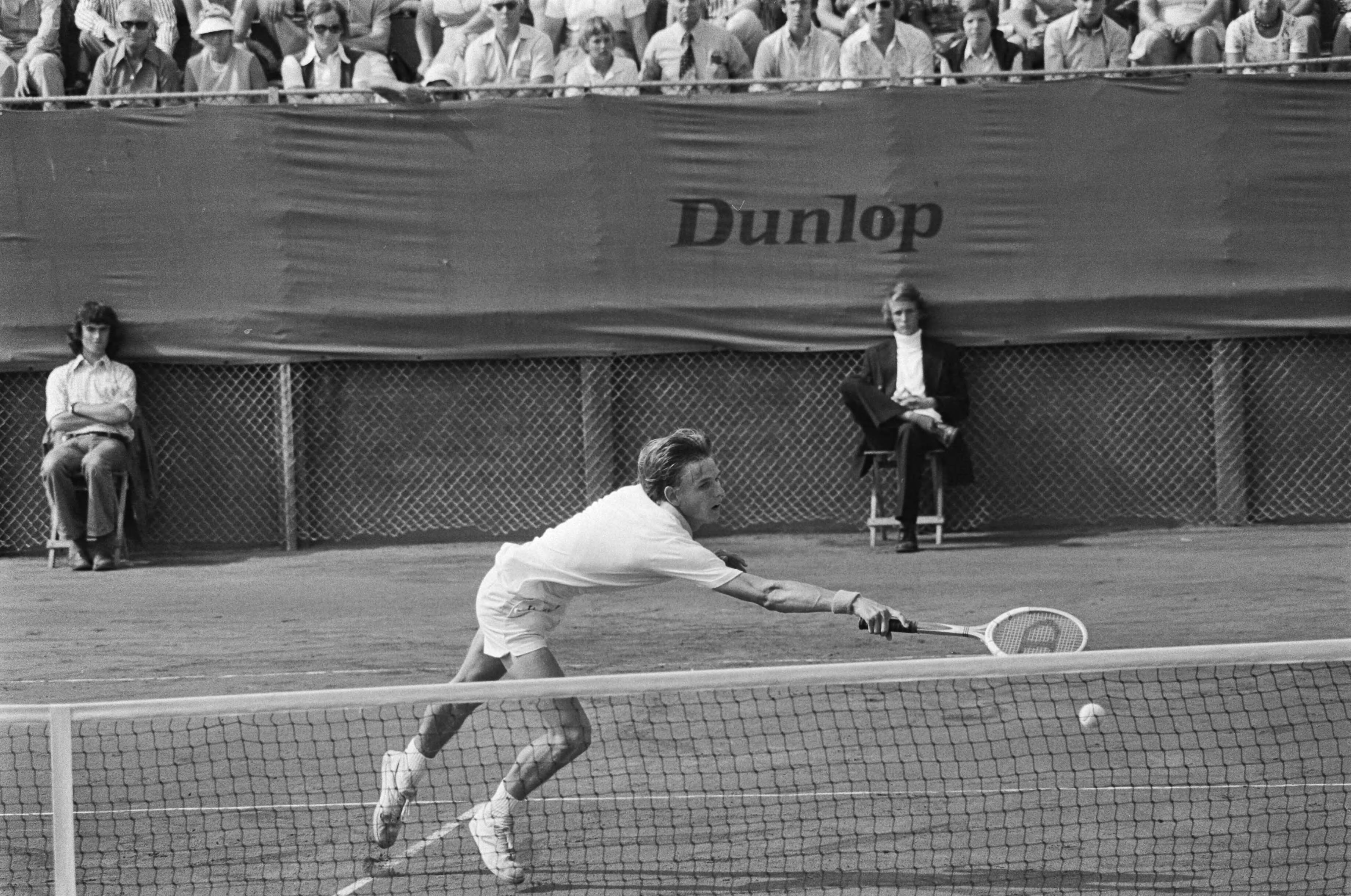 Fotocollectie Anefo — Nationale tenniskampioenschappen in Scheveningen; Sanders in actie — Foto: Mieremet, Rob / Anefo. Licentie: Set B: Rechtenvrij / Publiek Domein. Bron: Nationaal Archief. http://hdl.handle.net/10648/ac52f10c-d0b4-102d-bcf8-003048976d84