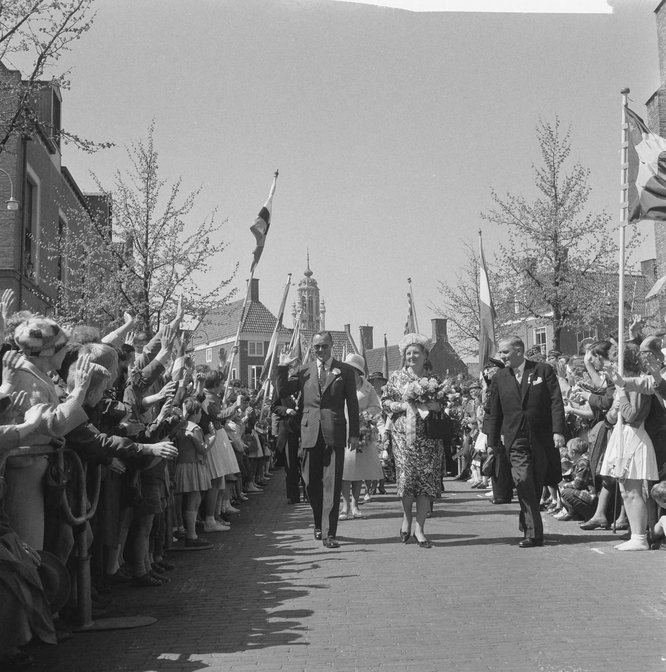 Koninklijk bezoek aan Zeeland (1962) — Koninklijke bezoek aan Middelburg — Foto: Nijs, Jac. de / Anefo. Licentie: Set B: Rechtenvrij / Publiek Domein. Bron: Nationaal Archief. http://hdl.handle.net/10648/aa074b46-d0b4-102d-bcf8-003048976d84