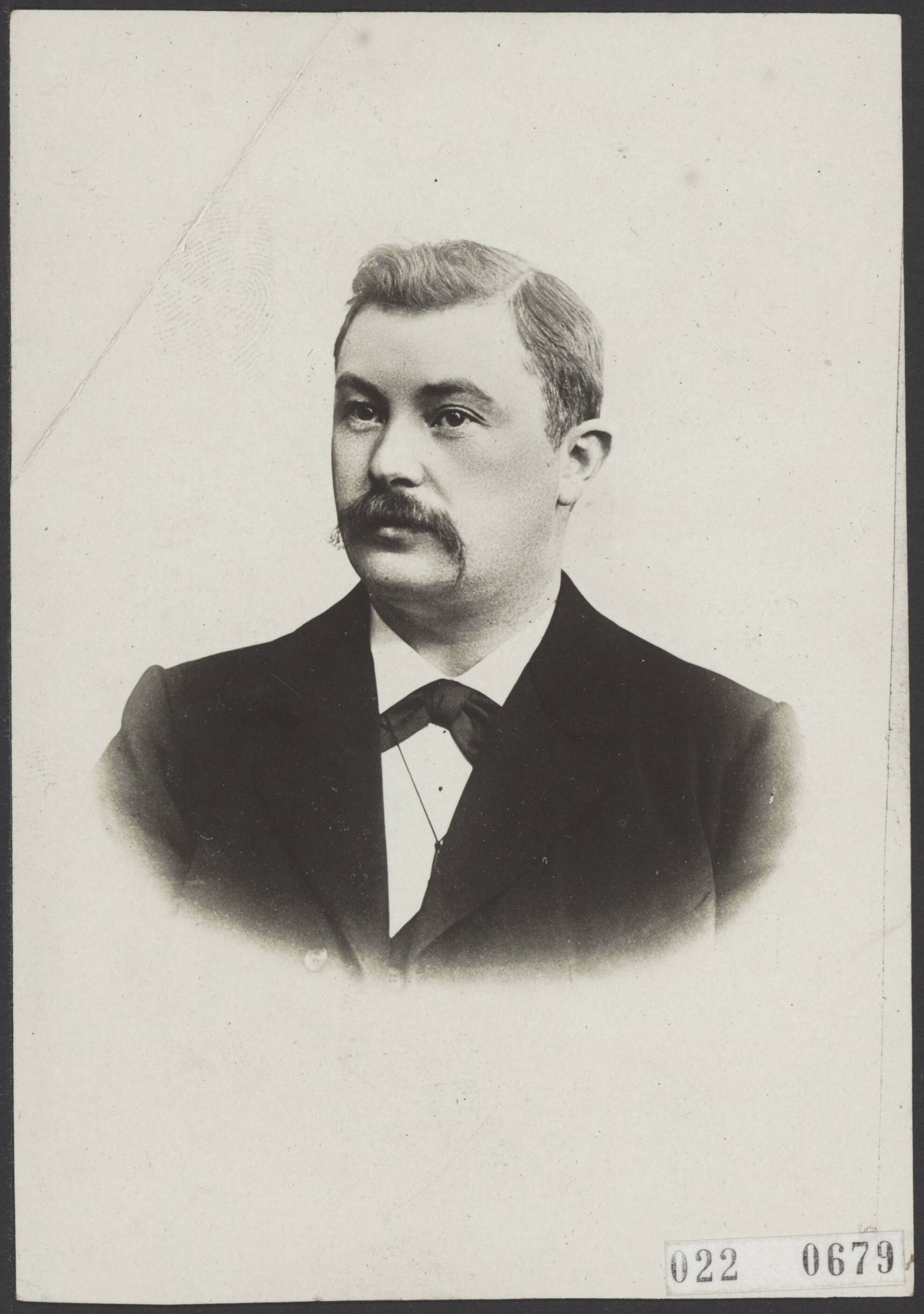 Fotocollectie Elsevier Binnenland — J.K. Brouwer, gemeentesecretaris van Grijpskerk — Foto: Fotopersbureau "Holland". Licentie: Set B: Rechtenvrij / Publiek Domein. Bron: Nationaal Archief. http://hdl.handle.net/10648/add2d45c-d0b4-102d-bcf8-003048976d84