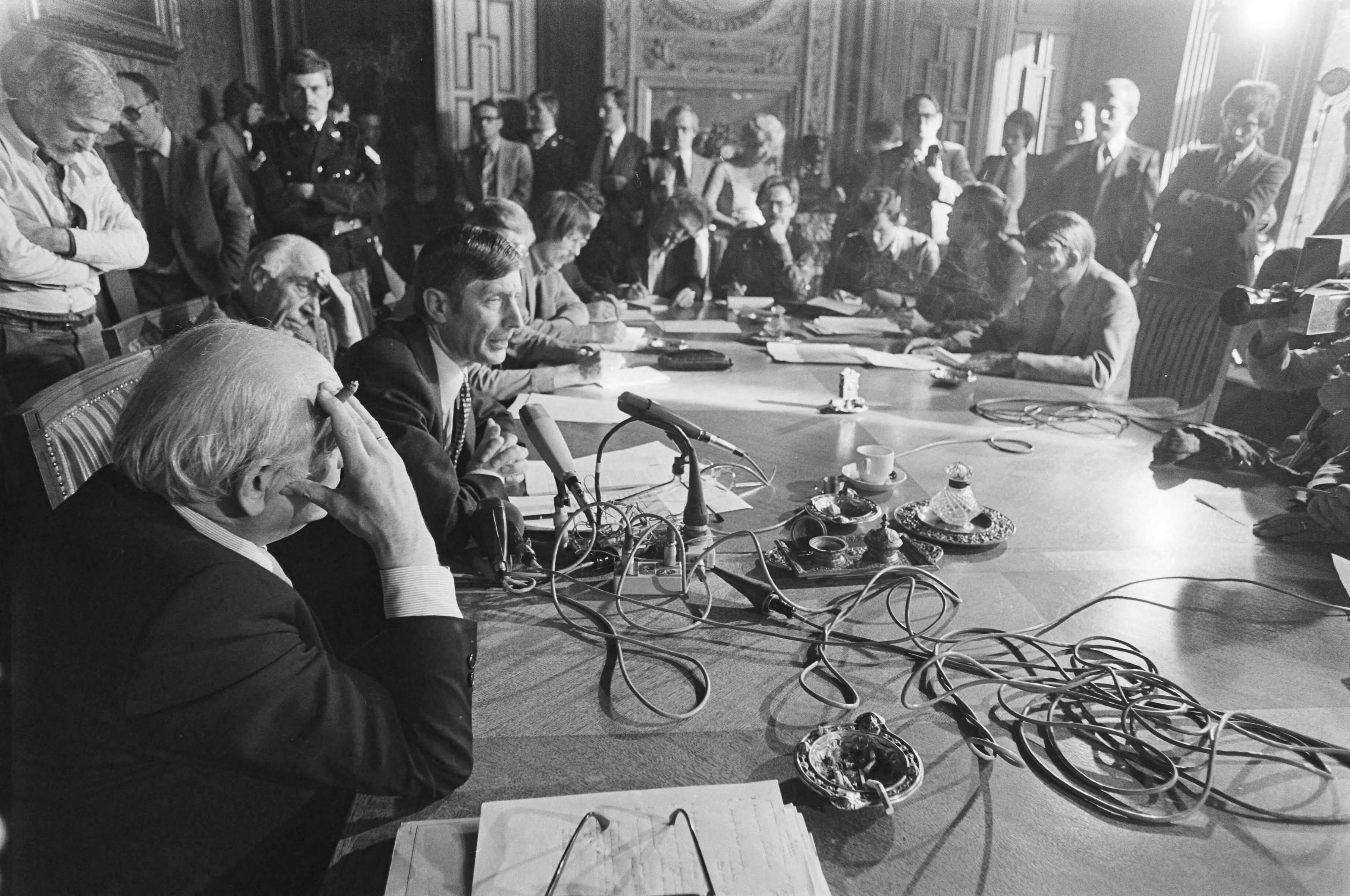 Fotocollectie Anefo — Persconferentie Den Haag met Den Uyl en Van Agt ; Den Uyl (l) en Van Agt — Foto: Croes, Rob C. / Anefo. Licentie: Set B: Rechtenvrij / Publiek Domein. Bron: Nationaal Archief. http://hdl.handle.net/10648/ac9da382-d0b4-102d-bcf8-003048976d84
