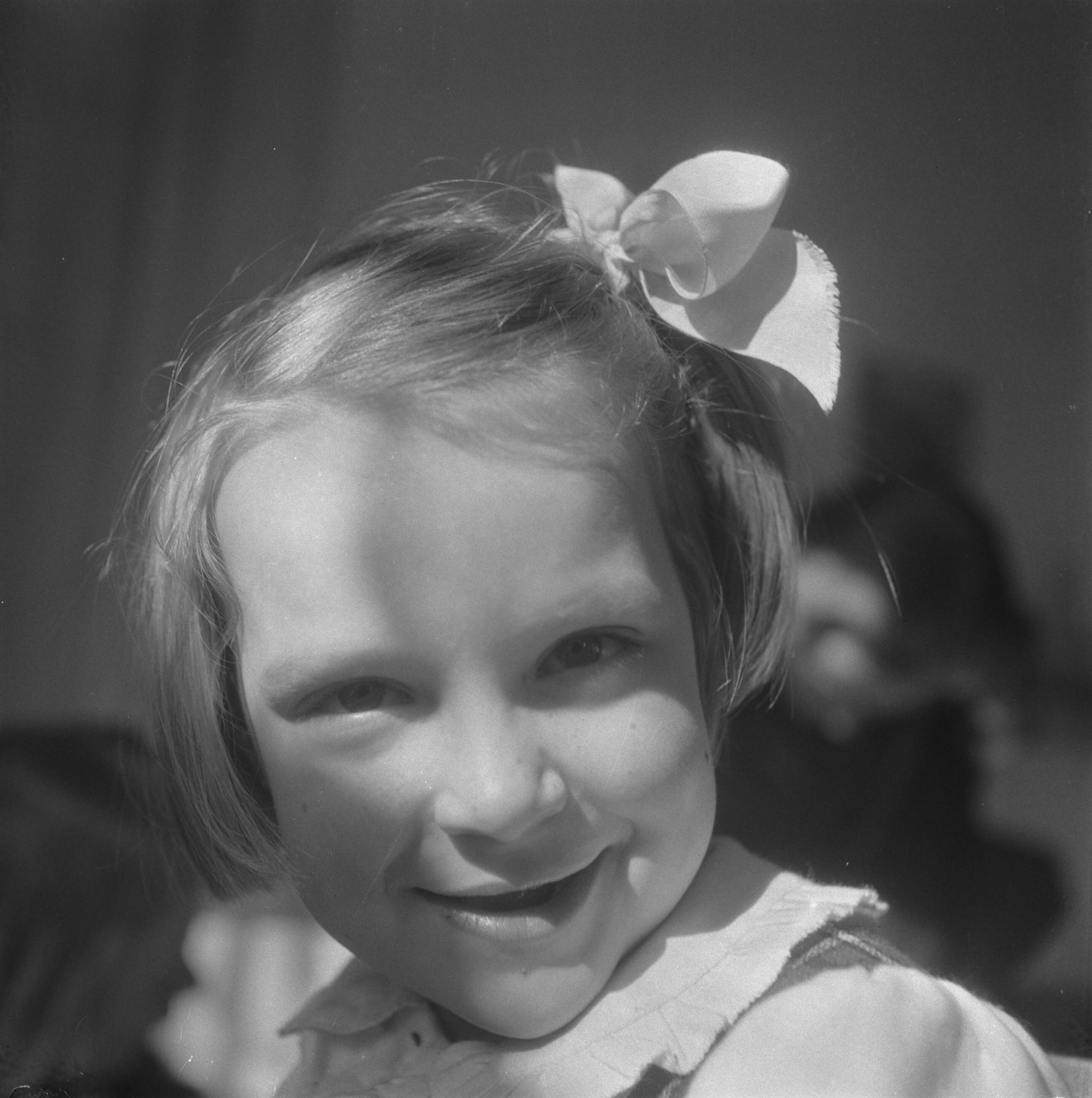 Prinses Beatrix en prinses Irene op de Werkplaats Kindergemeenschap van Kees Boeke te Bilthoven — De Werkplaats Kindergemeenschap van Kees Boeke. Prinses Irene — Foto: Breijer, Charles / Anefo. Licentie: Set B: Rechtenvrij / Publiek Domein. Bron: Nationaal Archief. http://hdl.handle.net/10648/a89a9eb6-d0b4-102d-bcf8-003048976d84