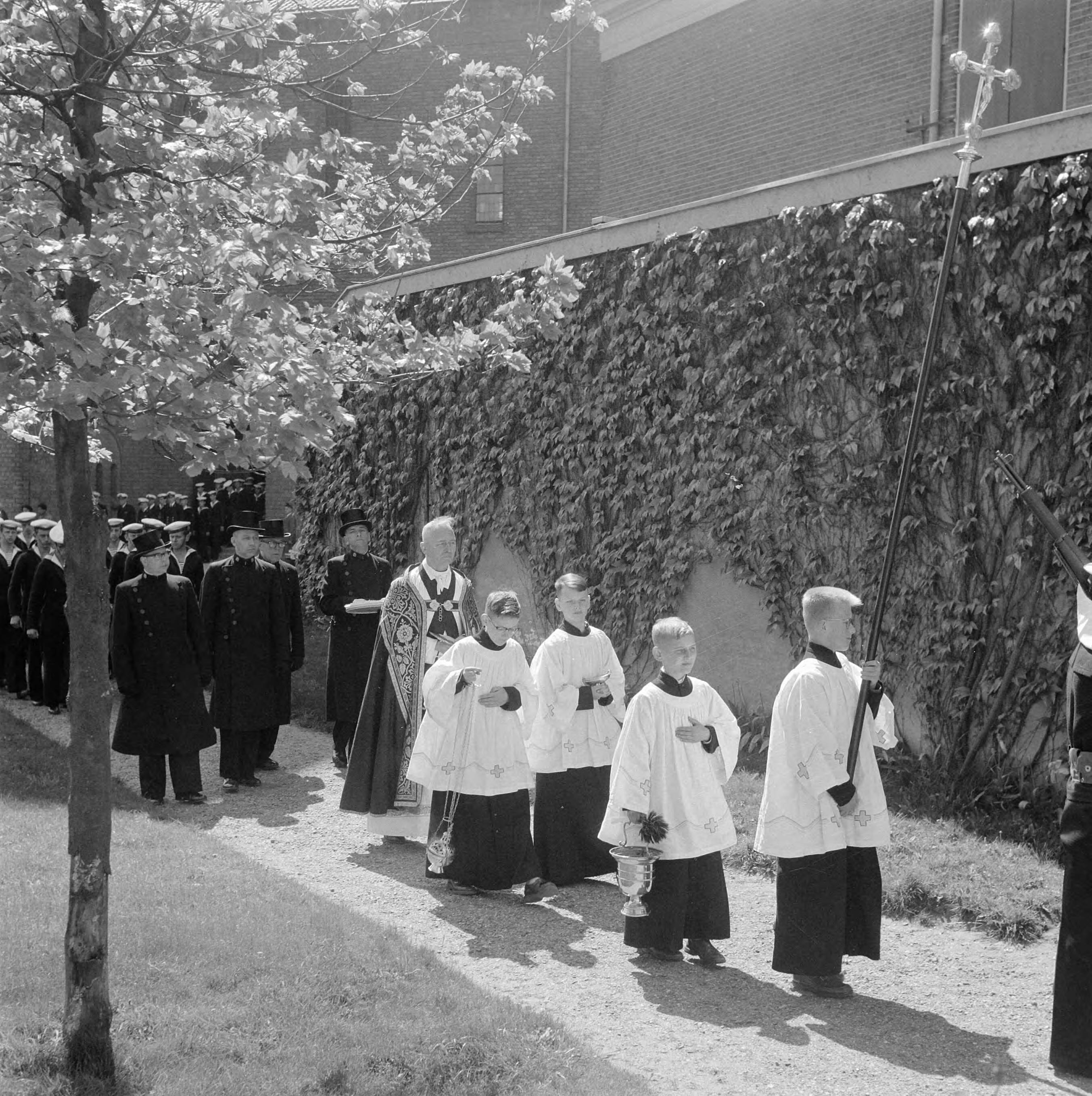 Fotocollectie Anefo — Militaire begroeting overste(?) Talanan in Haarlem — Foto: Pot, Harry / Anefo. Licentie: Set B: Rechtenvrij / Publiek Domein. Bron: Nationaal Archief. http://hdl.handle.net/10648/a960bf24-d0b4-102d-bcf8-003048976d84
