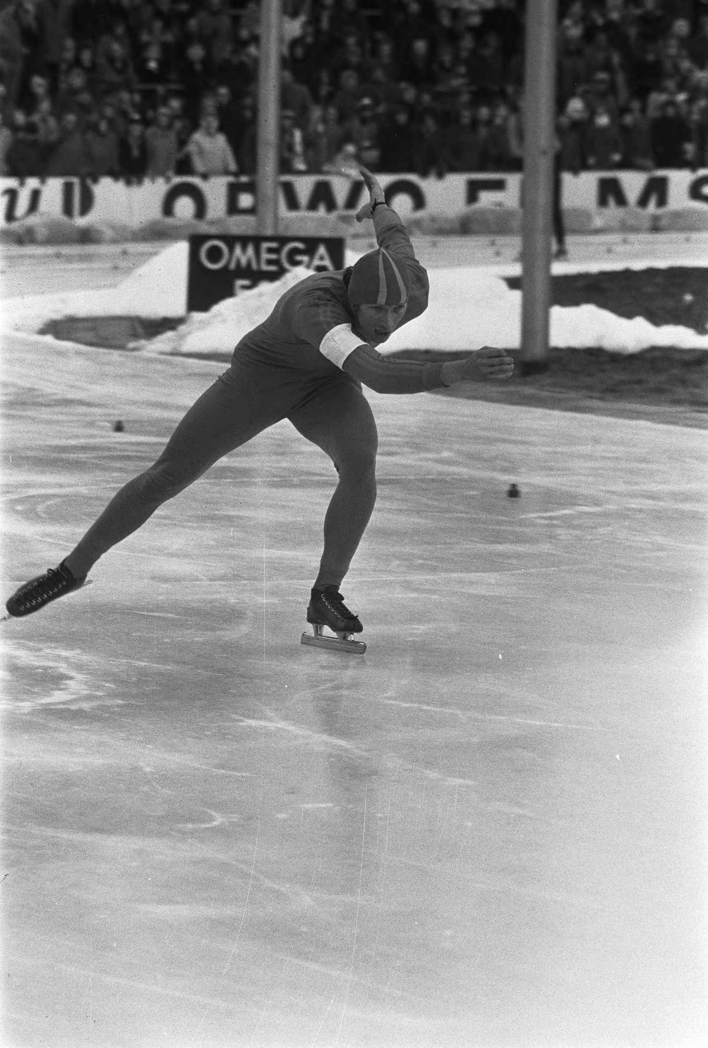 Fotocollectie Anefo — Wedstrijden om Zilveren Schaats voor profschaatsers te Den Haag — Foto: Verhoeff, Bert / Anefo. Licentie: Set B: Rechtenvrij / Publiek Domein. Bron: Nationaal Archief. http://hdl.handle.net/10648/ac25a47c-d0b4-102d-bcf8-003048976d84