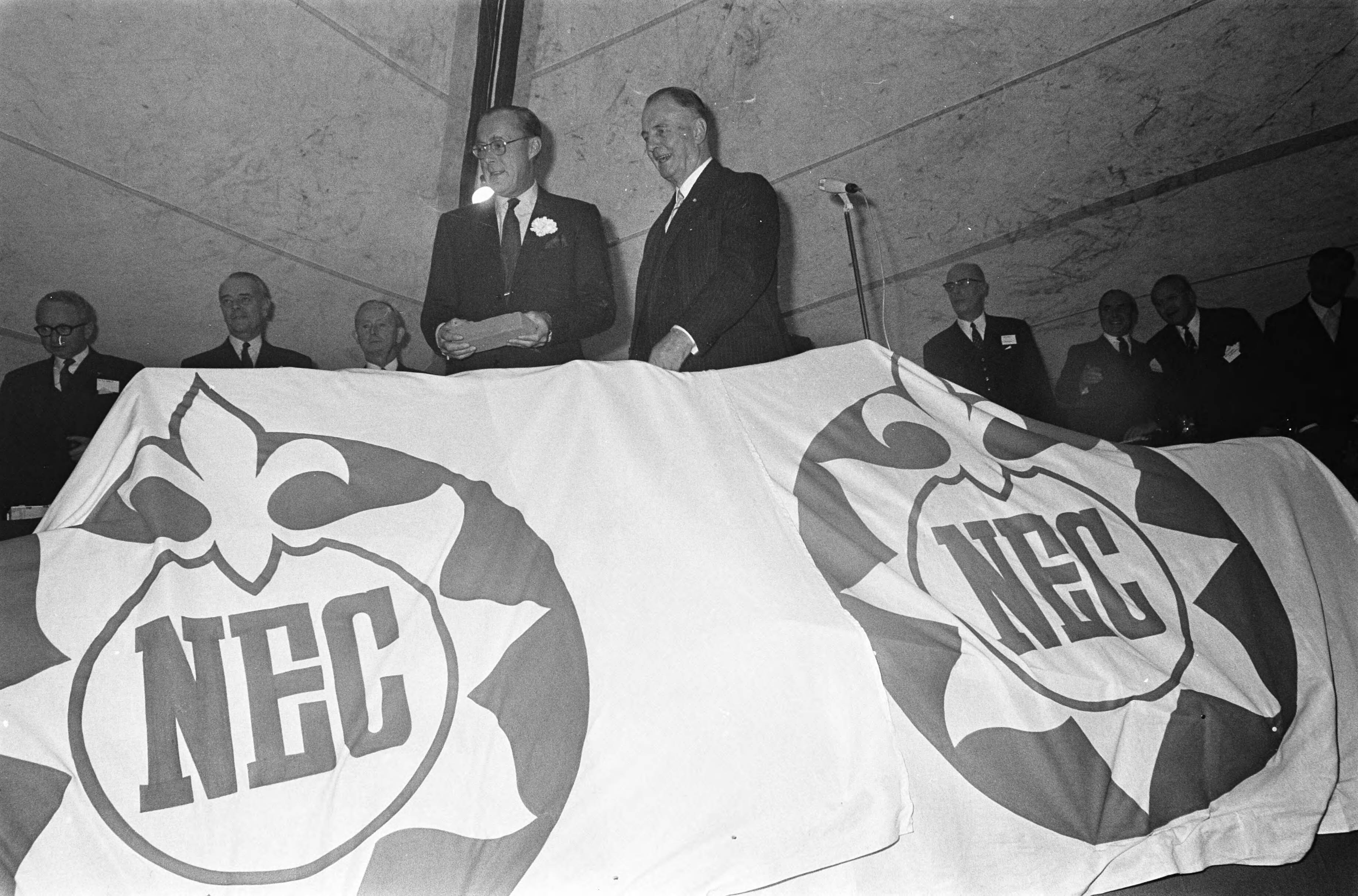 Fotocollectie Anefo — Prins Bernhard opende "Neclenburgh" drive-in voor Exportvoorlichting te Soest — Foto: Kroon, Ron / Anefo. Licentie: Set B: Rechtenvrij / Publiek Domein. Bron: Nationaal Archief. http://hdl.handle.net/10648/ab557dce-d0b4-102d-bcf8-003048976d84
