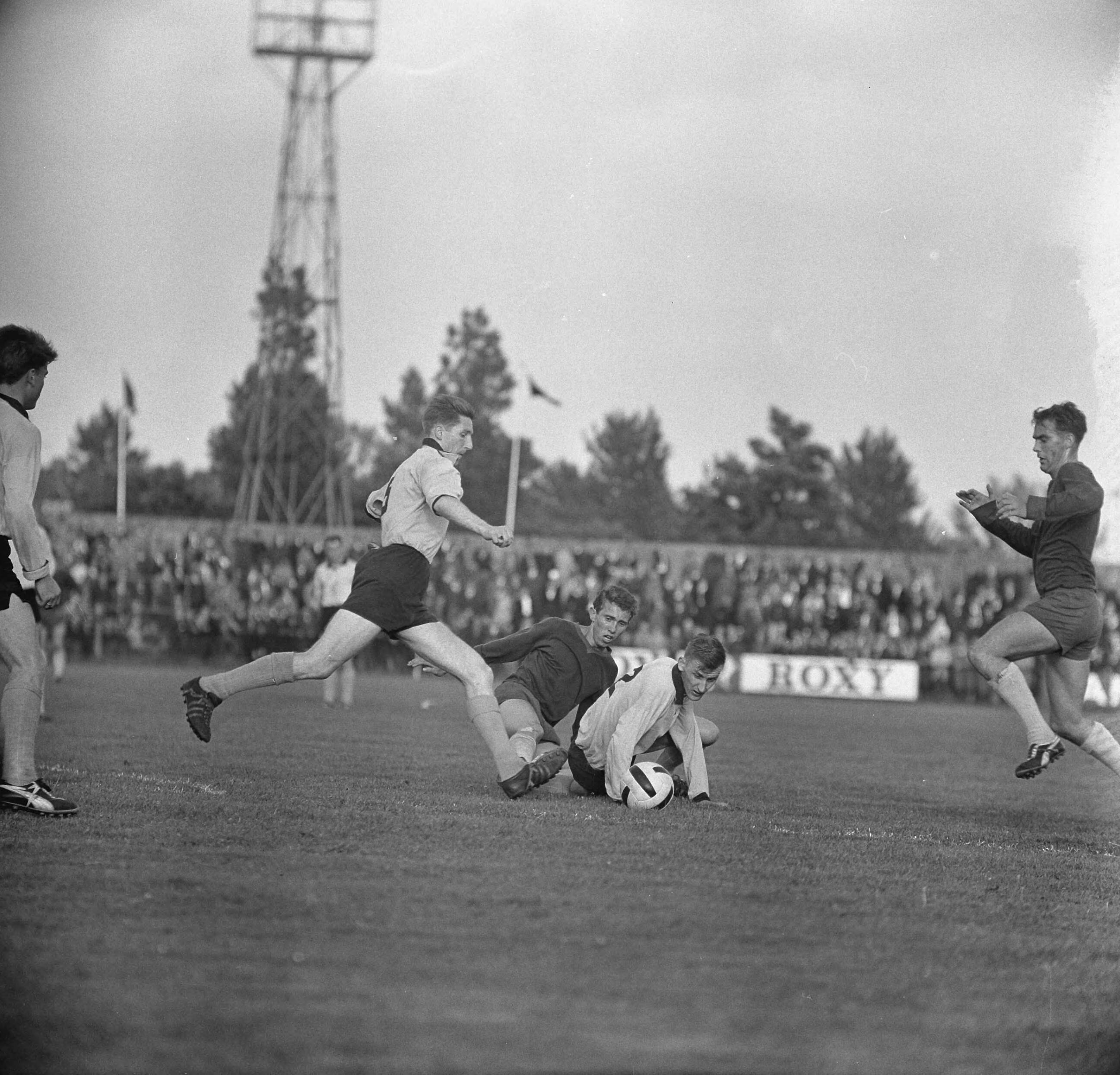 Fotocollectie Anefo — Voetbal. Haarlem kampioen 2e Divisie B door 6-0 overwinning op Wilhelmina. Spelmoment — Foto: Nijs, Jac. de / Anefo. Licentie: Set B: Rechtenvrij / Publiek Domein. Bron: Nationaal Archief. http://hdl.handle.net/10648/aa3afca2-d0b4-102d-bcf8-003048976d84