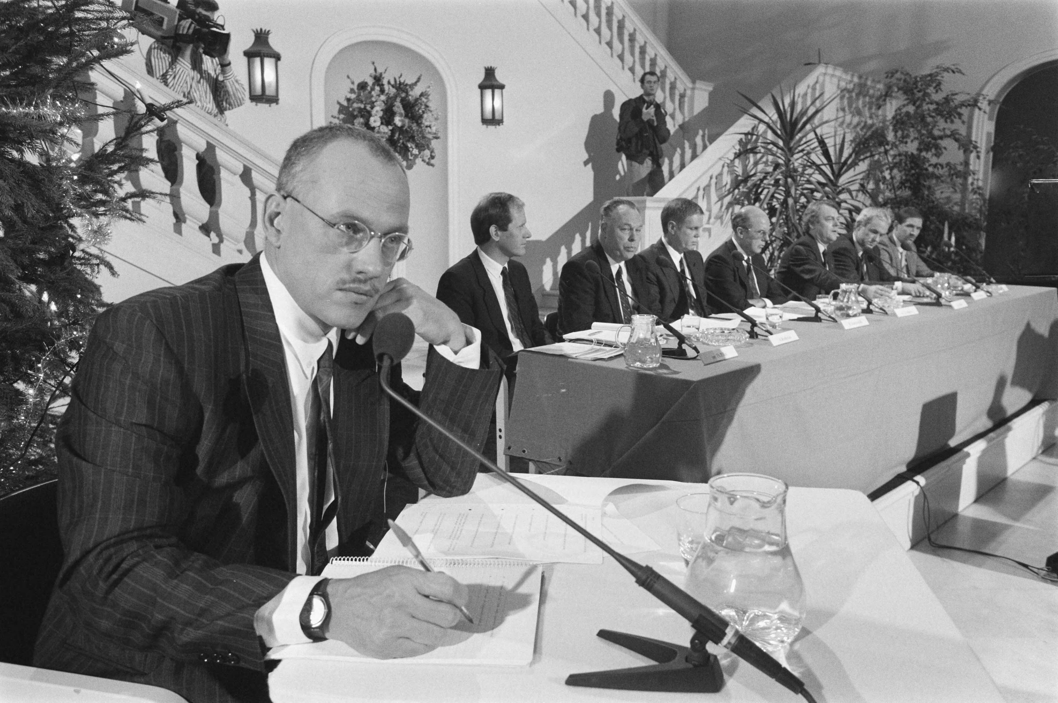 Fotocollectie Anefo — Persconferentie i.v.m. ontvoering van Gerrit Jan Heijn in het gemeentehuis van Bloemendaal met tv-programma "Opsporing Verzocht" — Foto: Croes, Rob C. / Anefo. Licentie: Set B: Rechtenvrij / Publiek Domein. Bron: Nationaal Archief. http://hdl.handle.net/10648/ad673986-d0b4-102d-bcf8-003048976d84