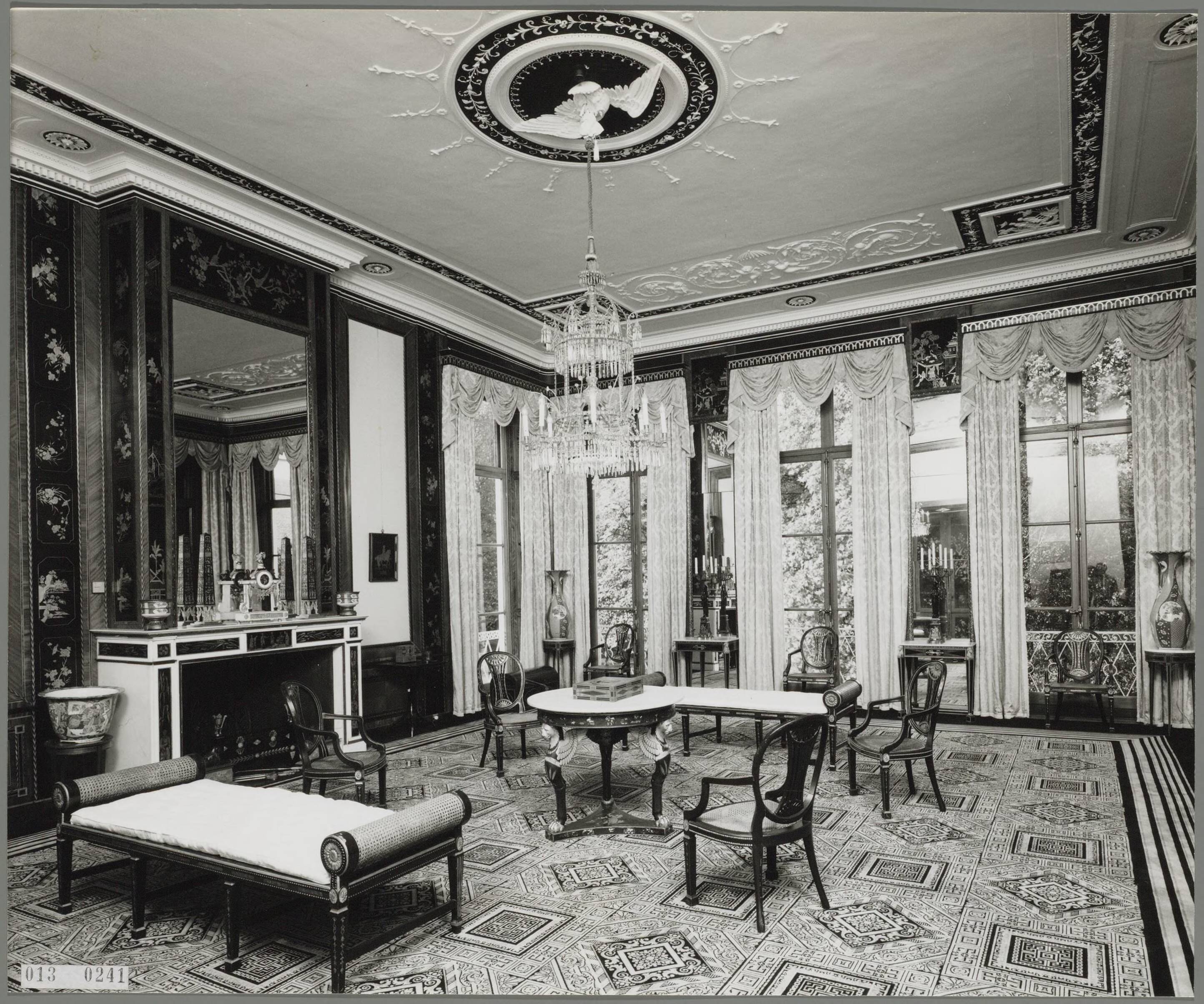 Paleis Huis ten Bosch te Den Haag — De Japanse zaal — Foto: Hofmeester, Bart / RVD. Licentie: Set B: Rechtenvrij / Publiek Domein. Bron: Nationaal Archief. http://hdl.handle.net/10648/afa88f38-d0b4-102d-bcf8-003048976d84