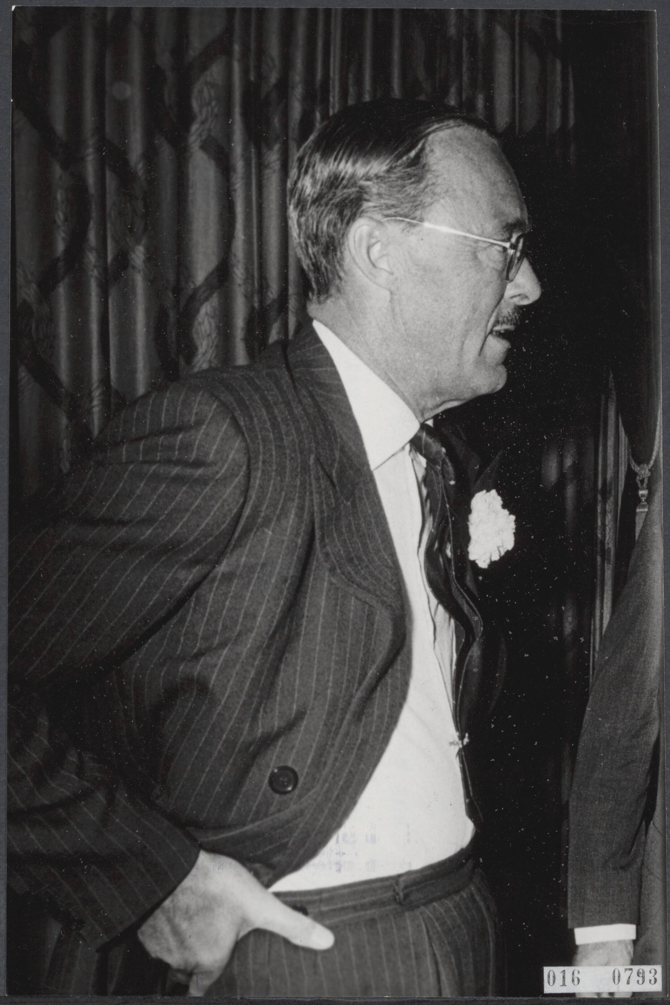 Fotocollectie Elsevier Binnenland — In het Kurhaus te Scheveningen heeft prins Bernhard de 5e jaarvergadering van de IAOPA, de Internationale Raad van Verenigingen van Privé-vlieger en Vliegtuigbezitters, dit jaar onder auspiciën van de KNVvL, geopend — Foto: Koch, Eric / Anefo. Licentie: Set B: Rechtenvrij / Publiek Domein. Bron: Nationaal Archief. http://hdl.handle.net/10648/adba7416-d0b4-102d-bcf8-003048976d84