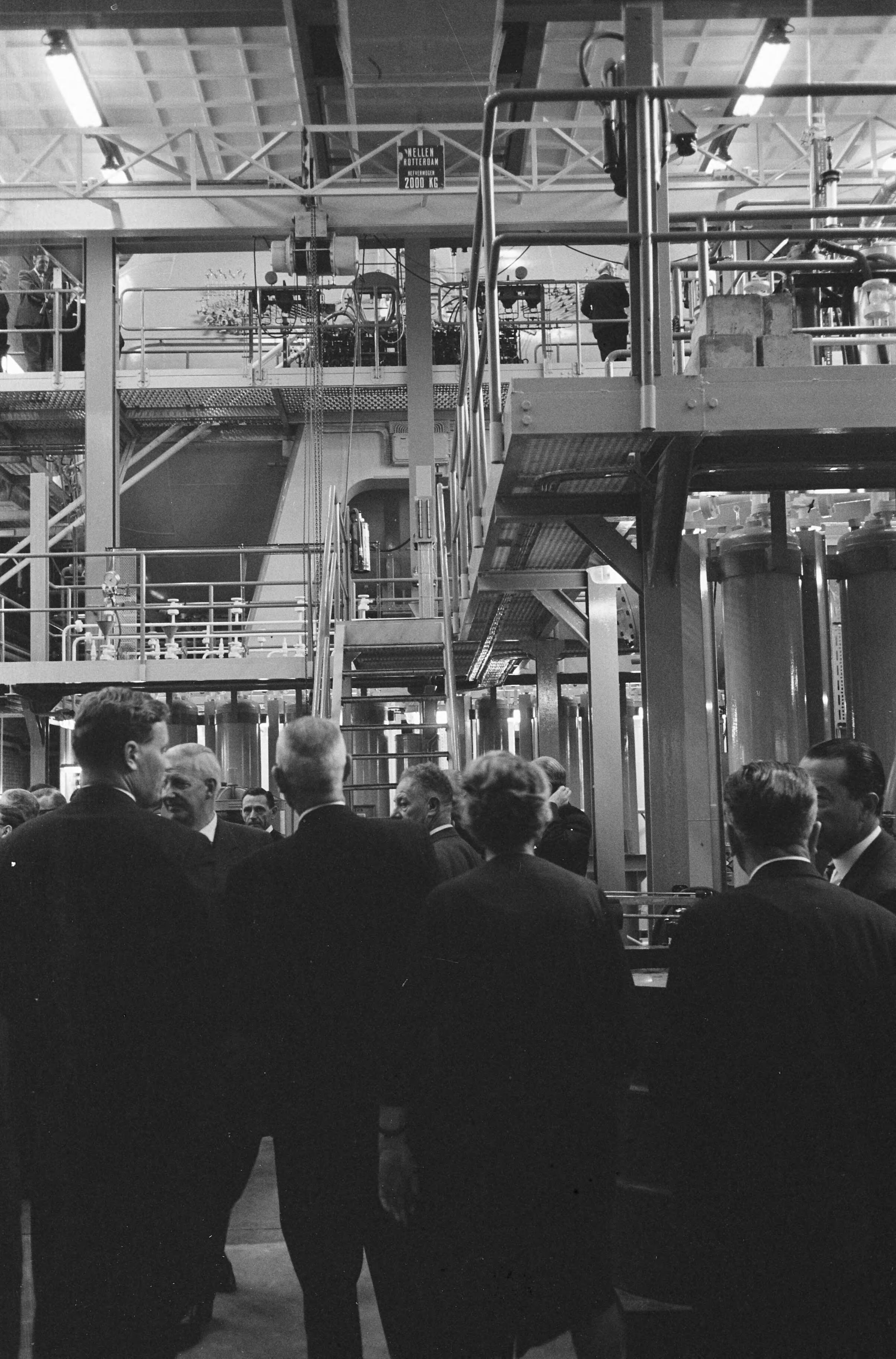 Fotocollectie Anefo — Opening Laboratorium van Shell Research te Rijswijk. Rondgang door het laboratorium — Foto: Pot, Harry / Anefo. Licentie: Set B: Rechtenvrij / Publiek Domein. Bron: Nationaal Archief. http://hdl.handle.net/10648/a9ee0bb8-d0b4-102d-bcf8-003048976d84