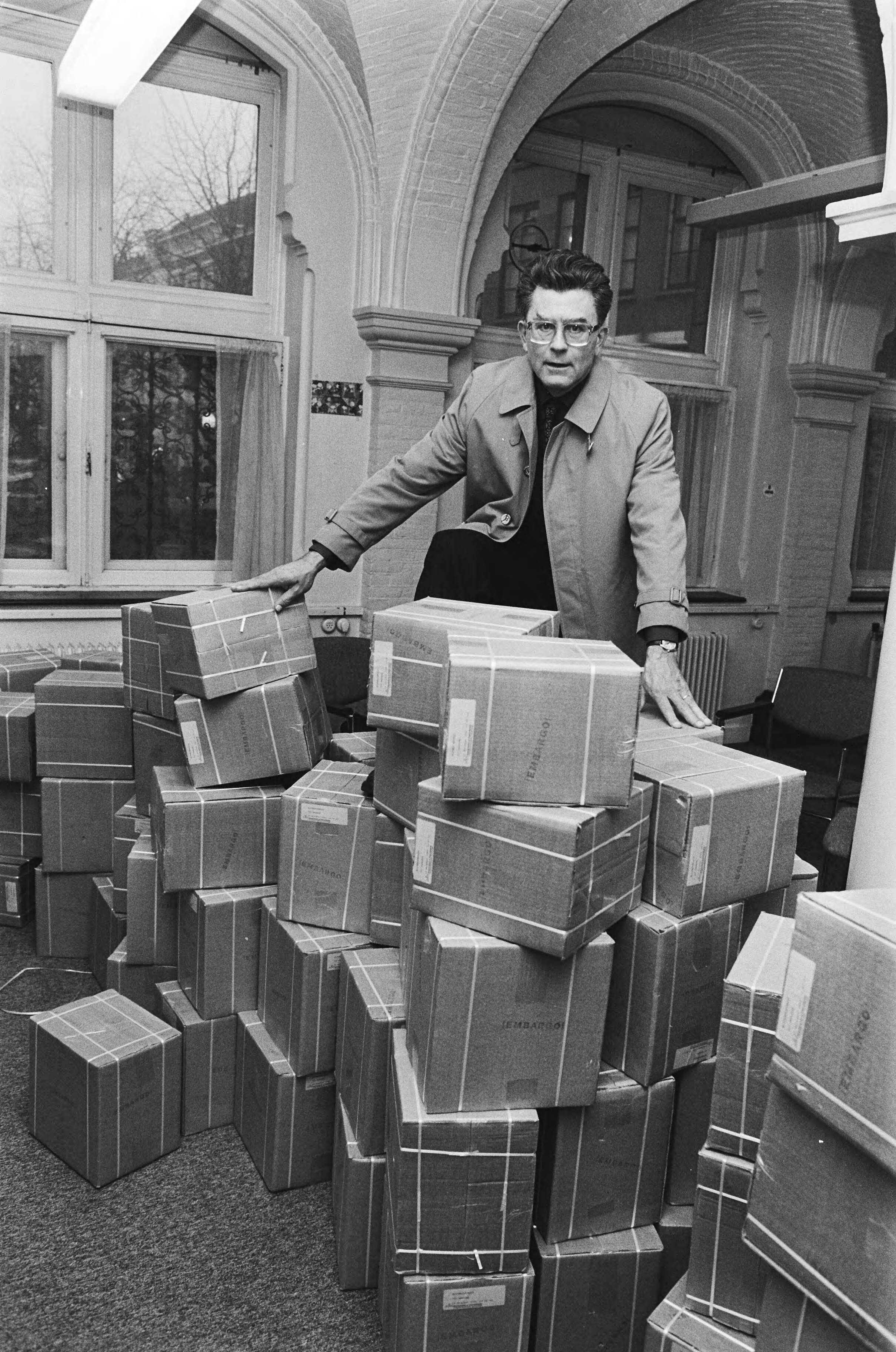 Fotocollectie Anefo — In Den Haag kwam vanmiddag het eindrapport van de parlementaire enquetecommissie inzake RSV gereed voor de pers — Foto: Croes, Rob C. / Anefo. Licentie: Set B: Rechtenvrij / Publiek Domein. Bron: Nationaal Archief. http://hdl.handle.net/10648/ad40ac1c-d0b4-102d-bcf8-003048976d84