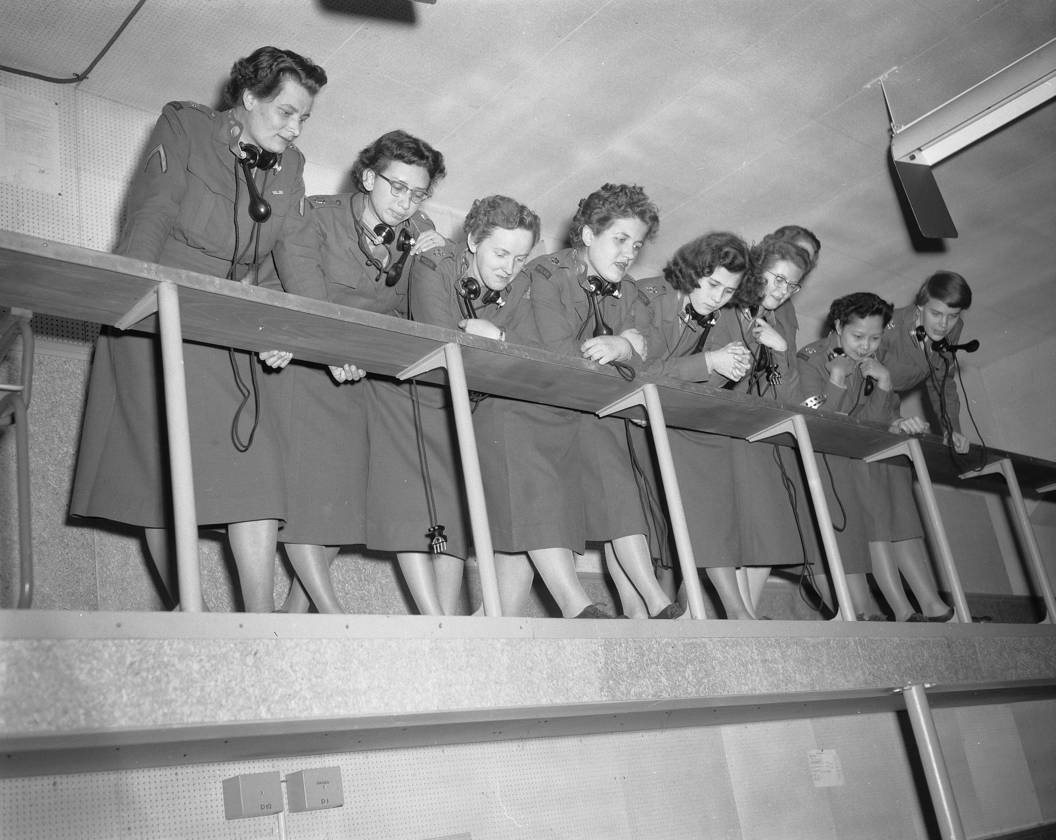 Fotocollectie Anefo — Opleiding reserve Milvas te Den Haag. Oefening telecentrale — Foto: Pot, Harry / Anefo. Licentie: Set B: Rechtenvrij / Publiek Domein. Bron: Nationaal Archief. http://hdl.handle.net/10648/a9541936-d0b4-102d-bcf8-003048976d84