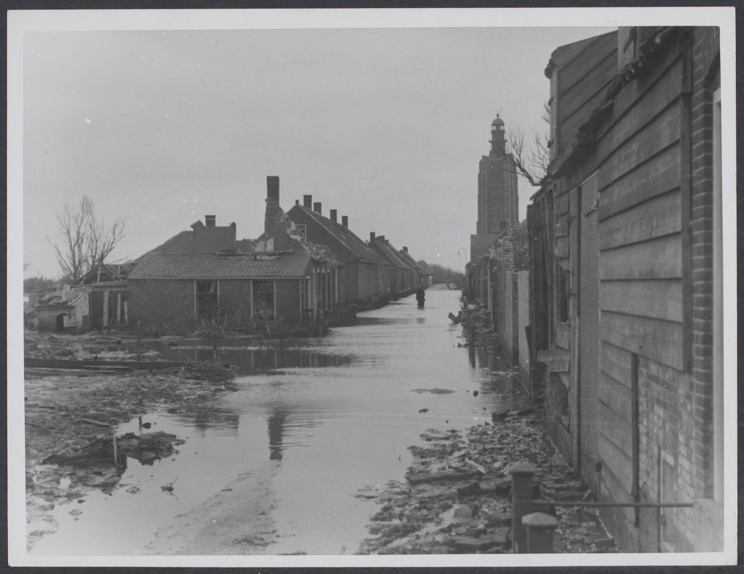 Westkapelle. Raid op de wijk van - 1944 — Westkapelle — Foto: Onbekend / Publiek Domein of Rechtenvrij. Licentie: Set B: Rechtenvrij / Publiek Domein. Bron: Nationaal Archief. http://hdl.handle.net/10648/3da6a2be-0092-71c1-e5be-dccd31671474