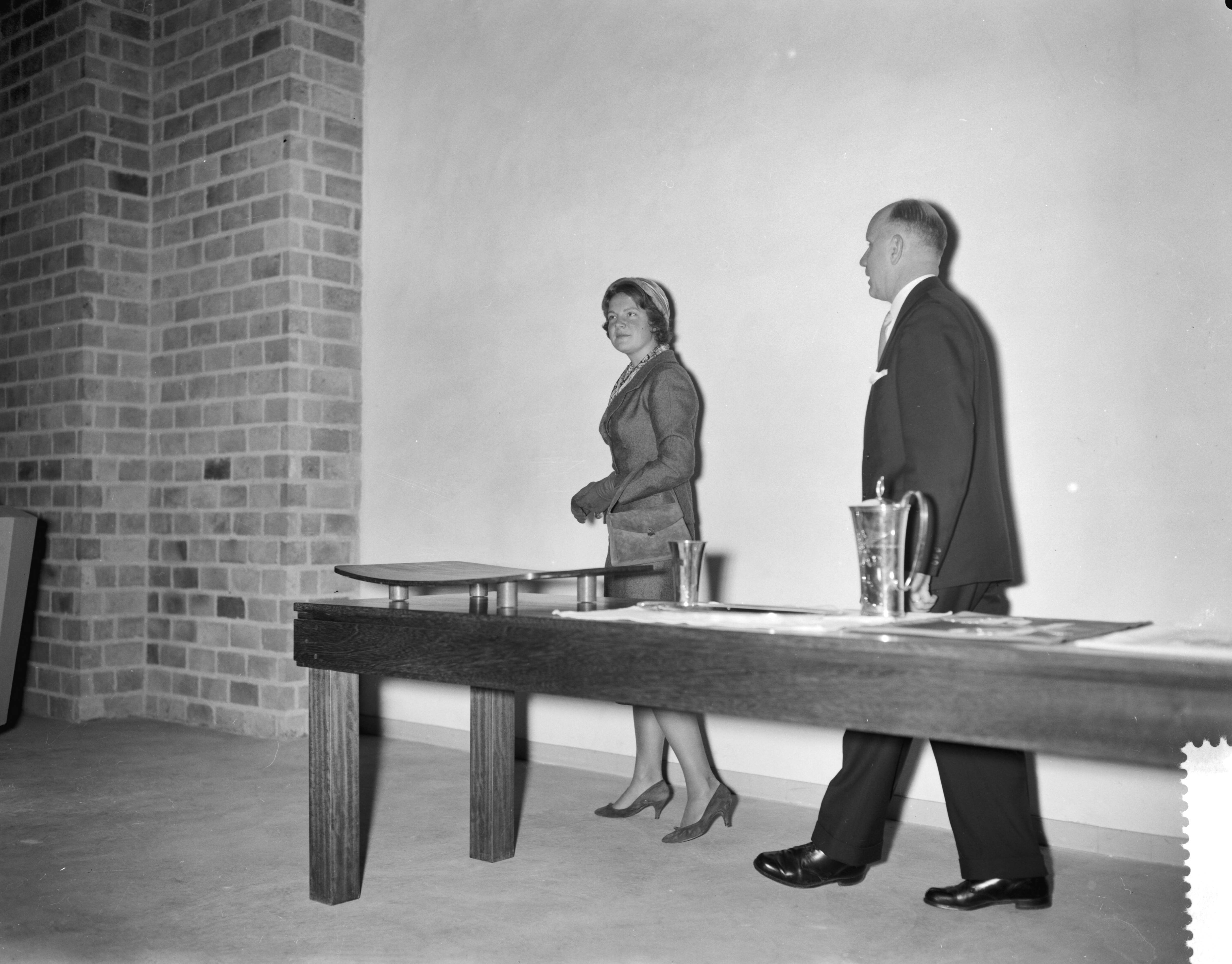 Fotocollectie Anefo — Prinses Irene bezoekt Marcuskerk in Utrecht, rondgang door de kerk — Foto: Bilsen, Joop van / Anefo. Licentie: Set B: Rechtenvrij / Publiek Domein. Bron: Nationaal Archief. http://hdl.handle.net/10648/a9a1be66-d0b4-102d-bcf8-003048976d84