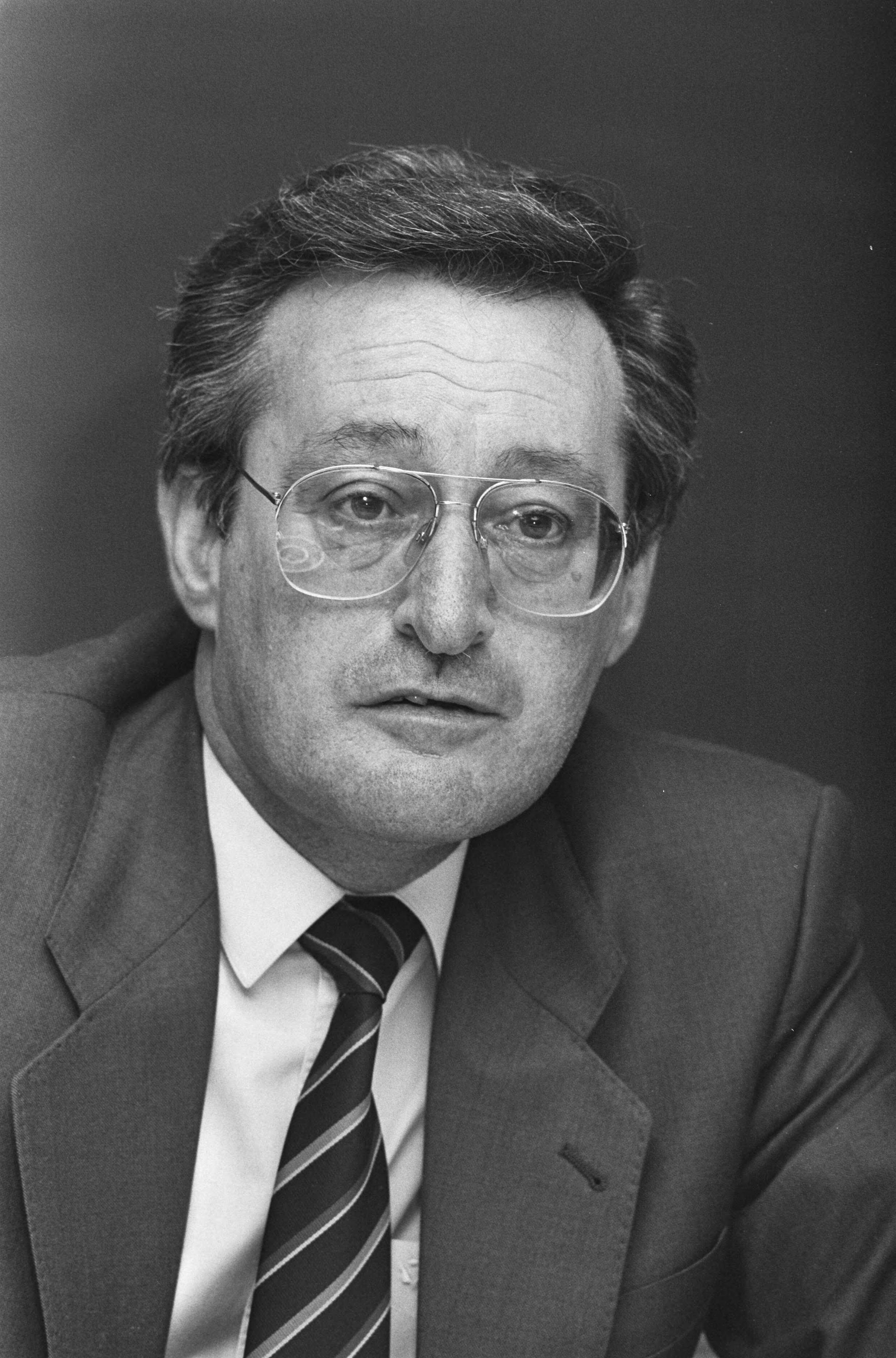Fotocollectie Anefo — Hoofd NOS-televisie Ed van Westerloo tijdens persconferentie in Hilversum over programmas 1986-1987; Ed van Westerloo , kop — Foto: Bogaerts, Rob / Anefo. Licentie: Set B: Rechtenvrij / Publiek Domein. Bron: Nationaal Archief. http://hdl.handle.net/10648/ad57945e-d0b4-102d-bcf8-003048976d84