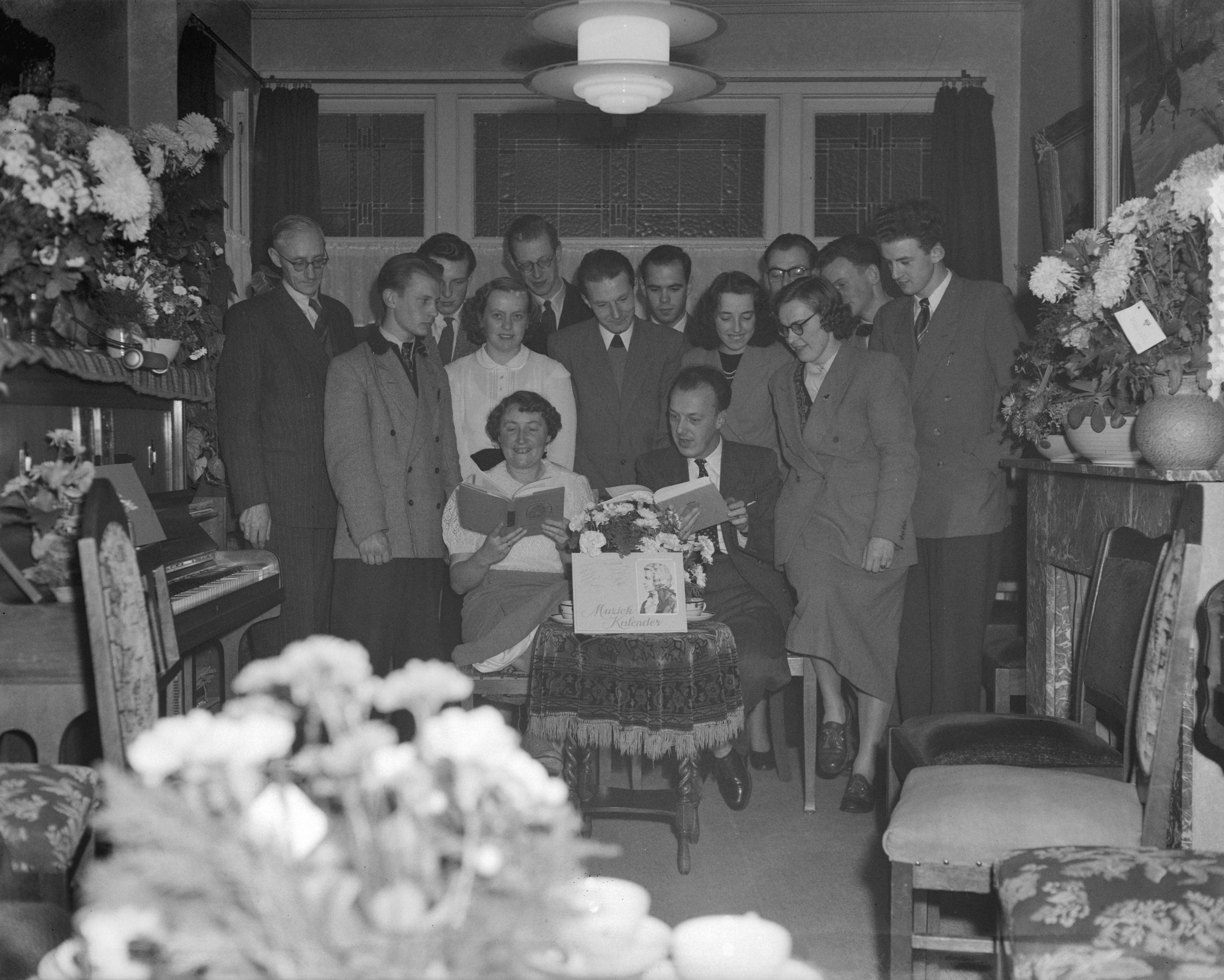 Fotocollectie Anefo — Familie Herzog [Lakeyweg] Den Haag — Foto: Consenheim, Wim / Anefo. Licentie: Set B: Rechtenvrij / Publiek Domein. Bron: Nationaal Archief. http://hdl.handle.net/10648/a901f020-d0b4-102d-bcf8-003048976d84