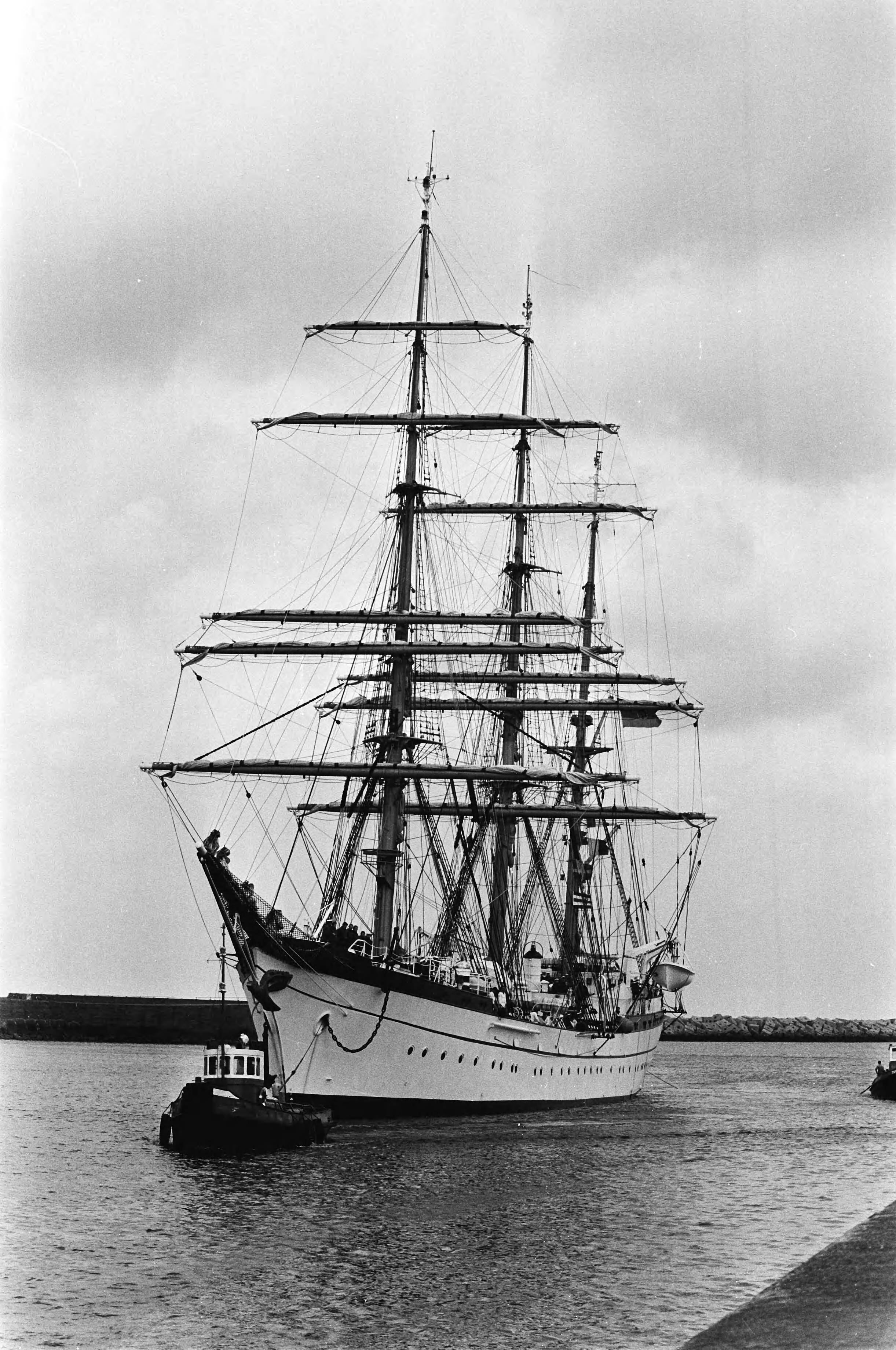 Zeilschip "Gorch Fock" in de Scheveningse haven — Zuid-Holland|Scheveningen|havens |zeilschepen|Gorch Fock — Foto: Croes, Rob C. / Anefo. Licentie: Set B: Rechtenvrij / Publiek Domein. Bron: Nationaal Archief. http://hdl.handle.net/10648/acca8672-d0b4-102d-bcf8-003048976d84