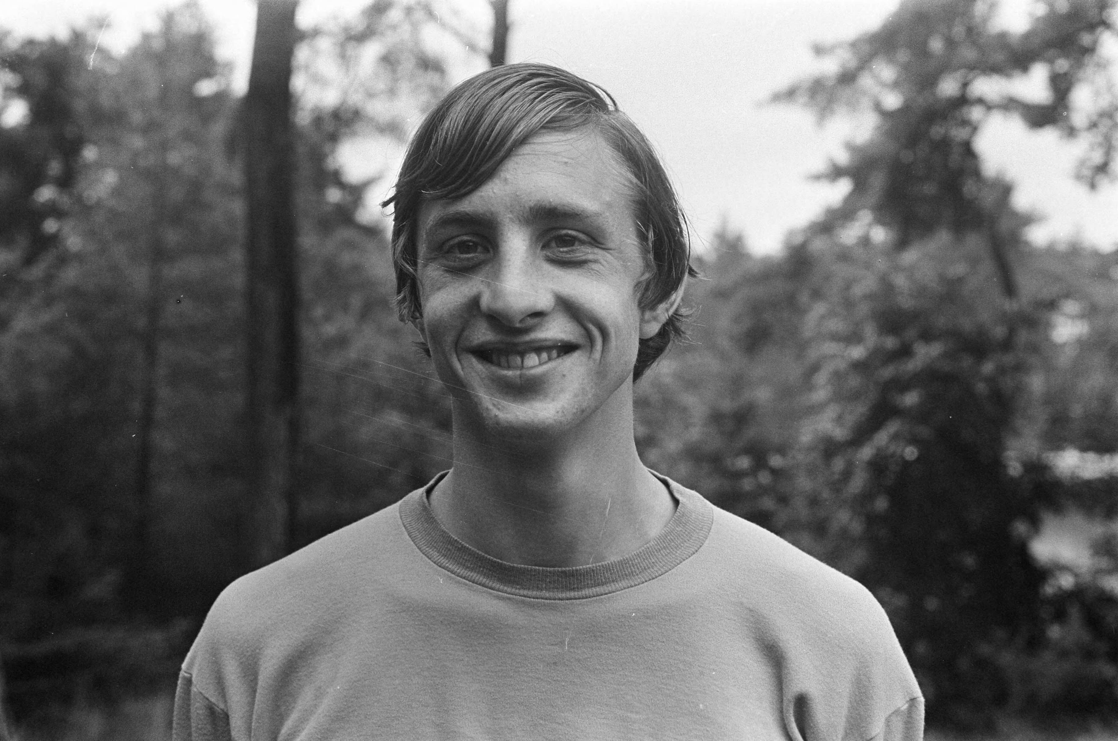 Training van het Nederlands elftal in Zeist — Johan Cruijff — Foto: Fotograaf Onbekend / Anefo. Licentie: Set B: Rechtenvrij / Publiek Domein. Bron: Nationaal Archief. http://hdl.handle.net/10648/ab4bc112-d0b4-102d-bcf8-003048976d84