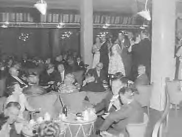 Fotocollectie Anefo — Horecacongres in Hotel Bouwes te Zandvoort (Opdracht Hotelrevue) — Foto: Pot, Harry / Anefo. Licentie: Set B: Rechtenvrij / Publiek Domein. Bron: Nationaal Archief. http://hdl.handle.net/10648/a9852f80-d0b4-102d-bcf8-003048976d84