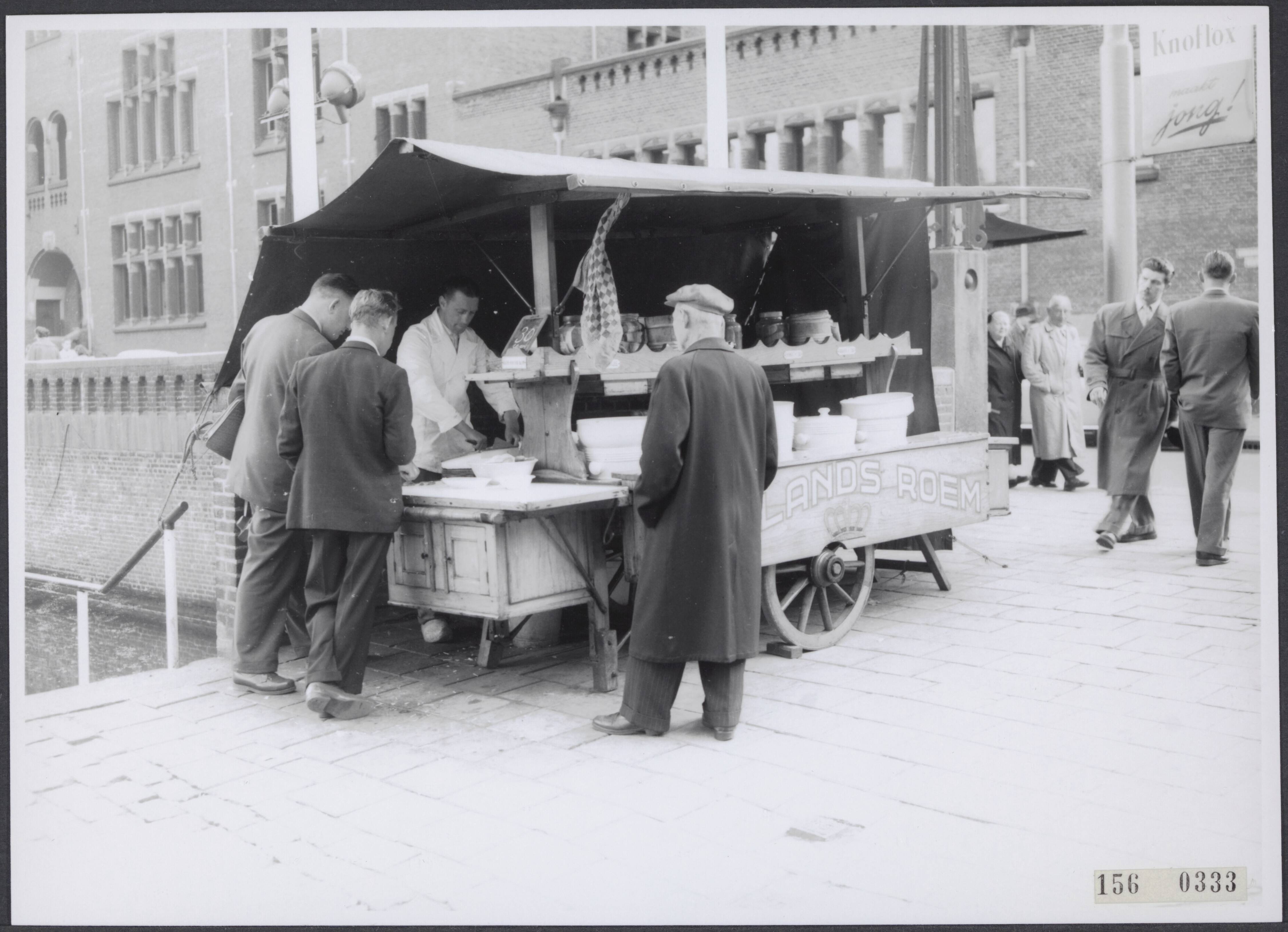 Serie Afdrukken ANEFO [RVD Eigen zonder caption] — Zaandam — Foto: Rossem, Wim van / Anefo. Licentie: Set B: Rechtenvrij / Publiek Domein. Bron: Nationaal Archief. http://hdl.handle.net/10648/ace0e611-c081-781b-e0e7-a785bc19725b