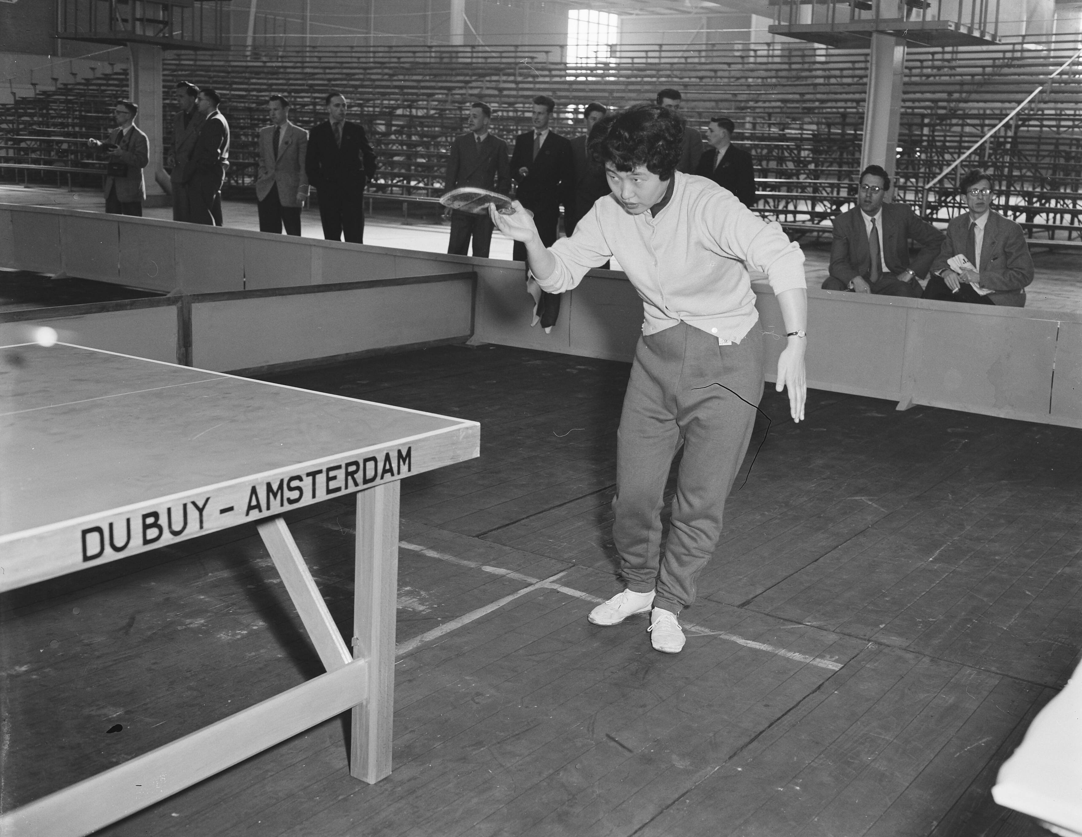 Wereldkampioenschap tafeltennis te Utrecht — Wereldkampioenschap tafeltennis te Utrecht. Japanse speelster Fuji Eughsi — Foto: Pot, Harry / Anefo. Licentie: Set B: Rechtenvrij / Publiek Domein. Bron: Nationaal Archief. http://hdl.handle.net/10648/a9337aaa-d0b4-102d-bcf8-003048976d84