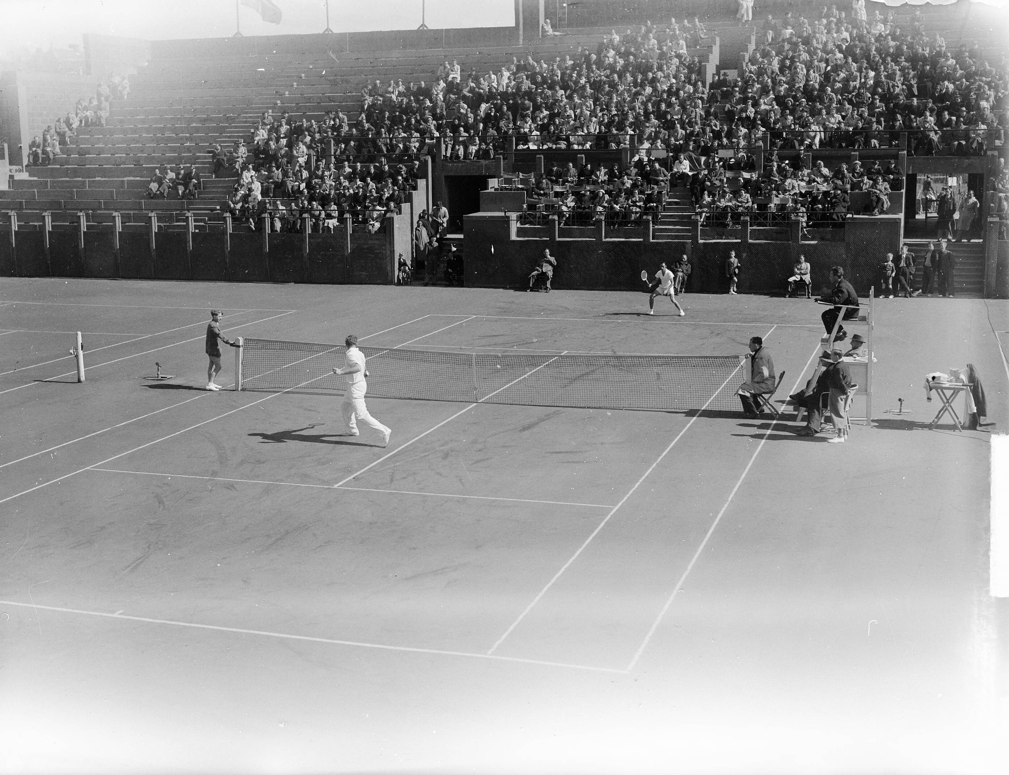 Fotocollectie Anefo — Davis Cup Tennis Nederland-Zuid-Afrika — Foto: Winterbergen, Rolf / Anefo. Licentie: Set B: Rechtenvrij / Publiek Domein. Bron: Nationaal Archief. http://hdl.handle.net/10648/a8c71ca2-d0b4-102d-bcf8-003048976d84
