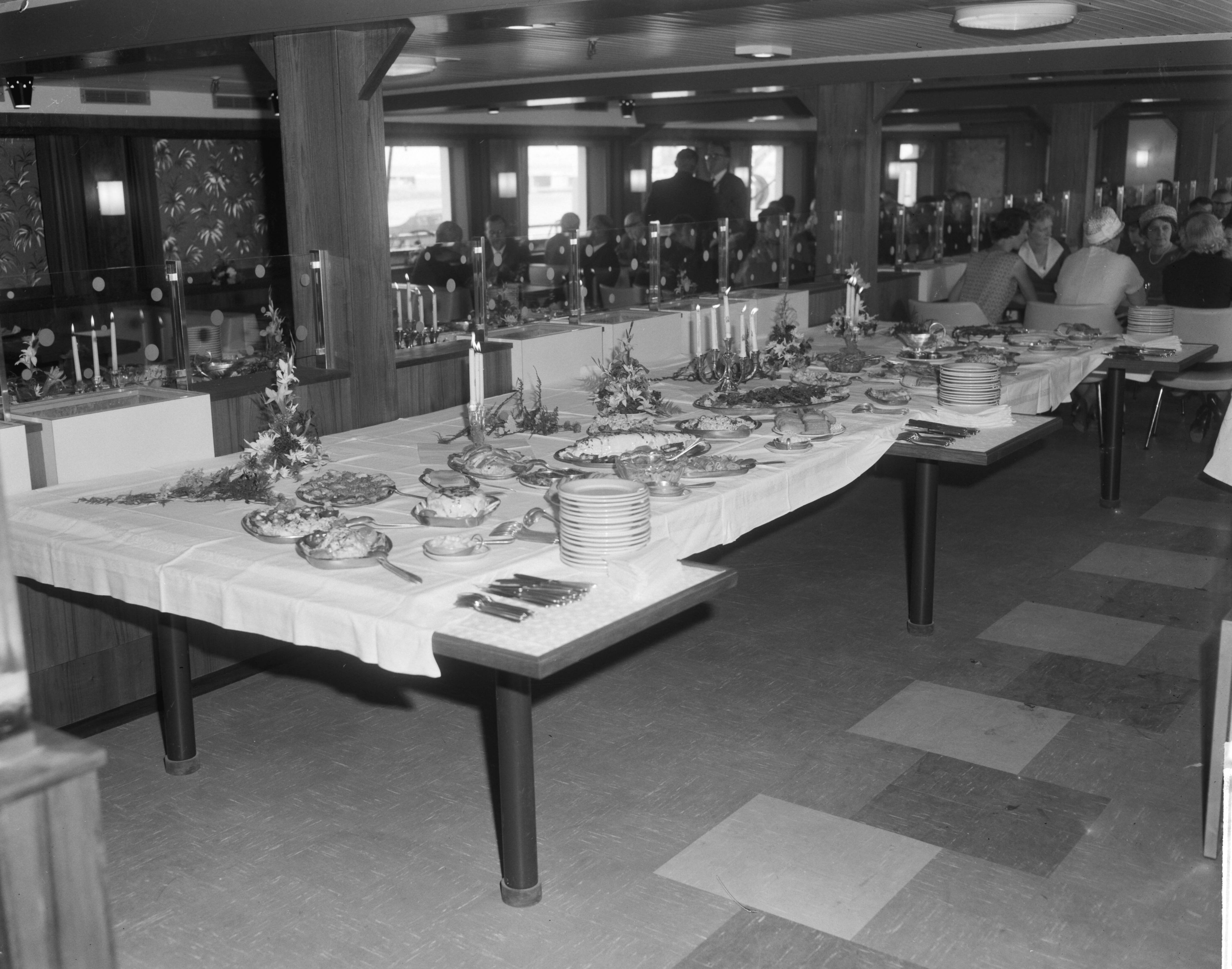Fotocollectie Anefo — Overdracht van de veerboot "Visby" (opdracht Zaanlandse Scheepsbouw Maatschappij) — Foto: Bilsen, Joop van / Anefo. Licentie: Set B: Rechtenvrij / Publiek Domein. Bron: Nationaal Archief. http://hdl.handle.net/10648/aa6f386e-d0b4-102d-bcf8-003048976d84