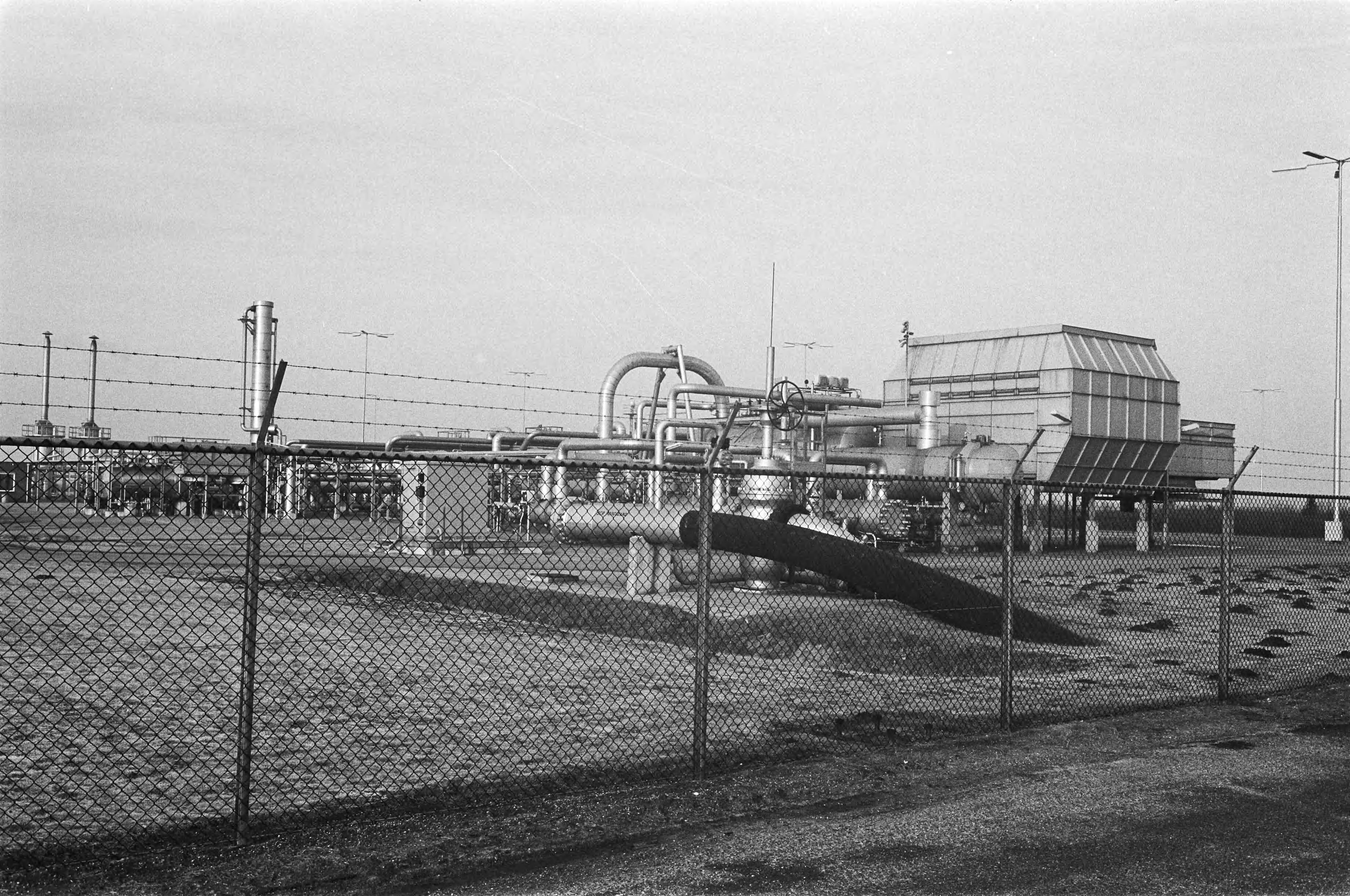 Fotocollectie Anefo — Aardgaswinning in Slochteren — Foto: Evers, Joost / Anefo. Licentie: Set B: Rechtenvrij / Publiek Domein. Bron: Nationaal Archief. http://hdl.handle.net/10648/ad0ed2d2-d0b4-102d-bcf8-003048976d84