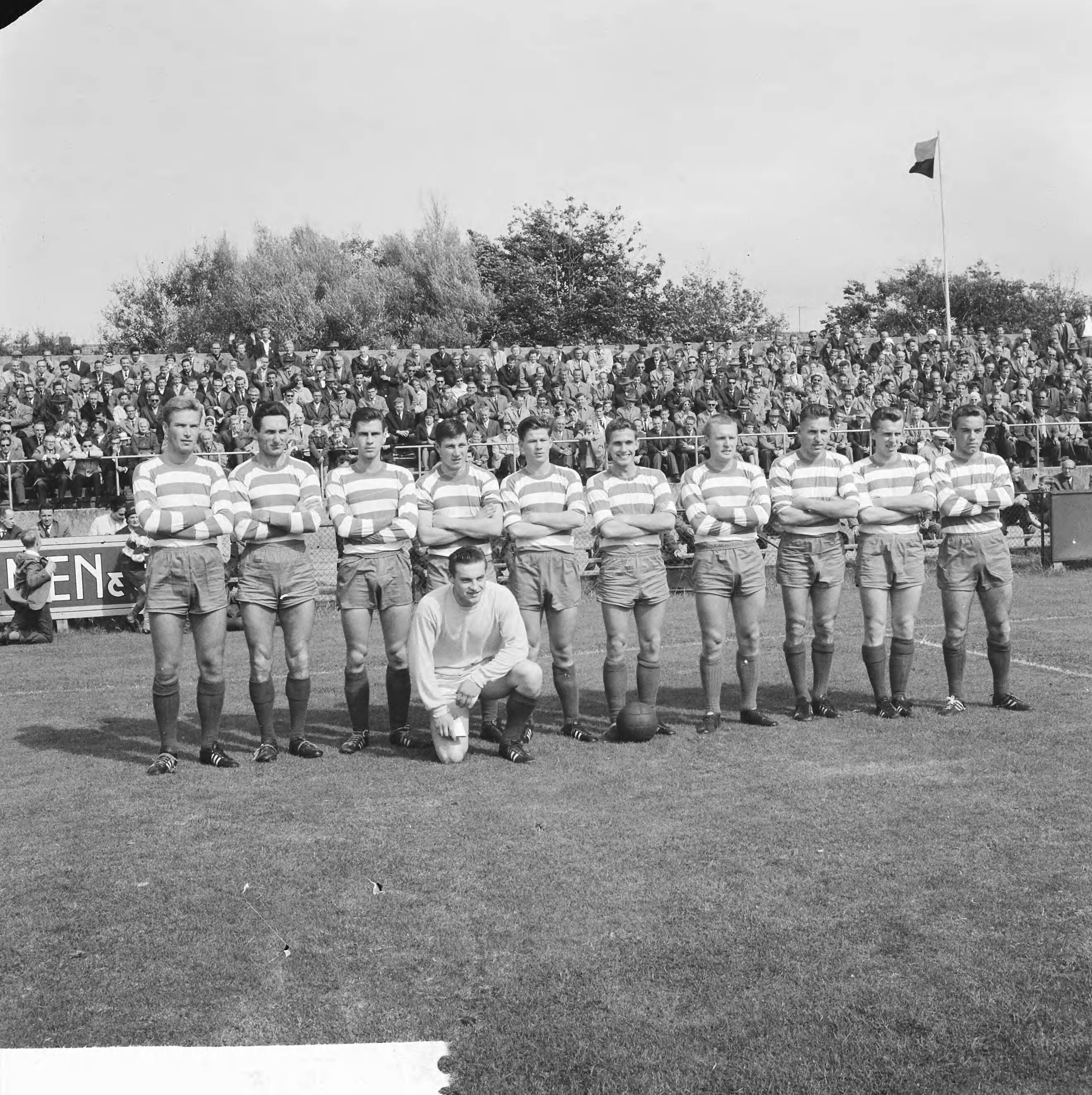 Fotocollectie Anefo — Voetbal. Haarlem tegen Xerxes 5-2. Elftal Xerxes, staand v.l.n.r. Cees Muyser ,Faas Wilkes, Piet Kriesch, Theo van Toledo , John Spinhoven , Martin Snoek [tekst afgebroken] — Foto: Koch, Eric / Anefo. Licentie: Set B: Rechtenvrij / Publiek Domein. Bron: Nationaal Archief. http://hdl.handle.net/10648/aa16e178-d0b4-102d-bcf8-003048976d84