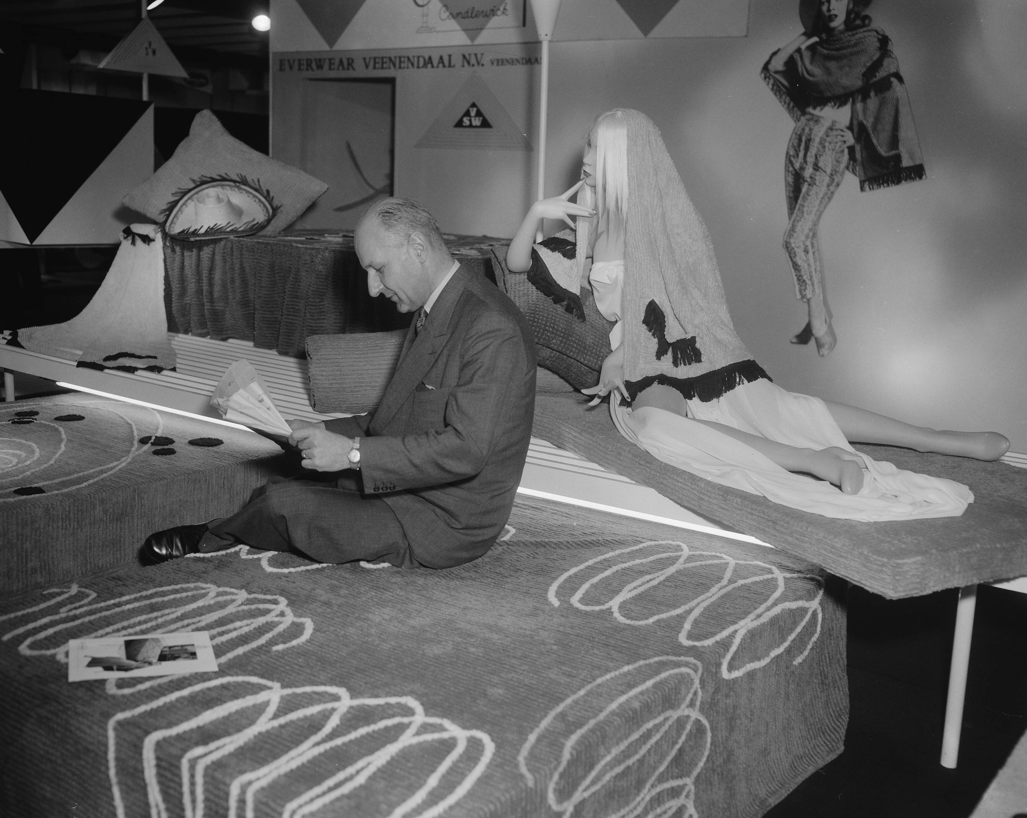 Fotocollectie Anefo — Opening van de Jaarbeurs in Utrecht — Foto: Pot, Harry / Anefo. Licentie: Set B: Rechtenvrij / Publiek Domein. Bron: Nationaal Archief. http://hdl.handle.net/10648/a95bede6-d0b4-102d-bcf8-003048976d84