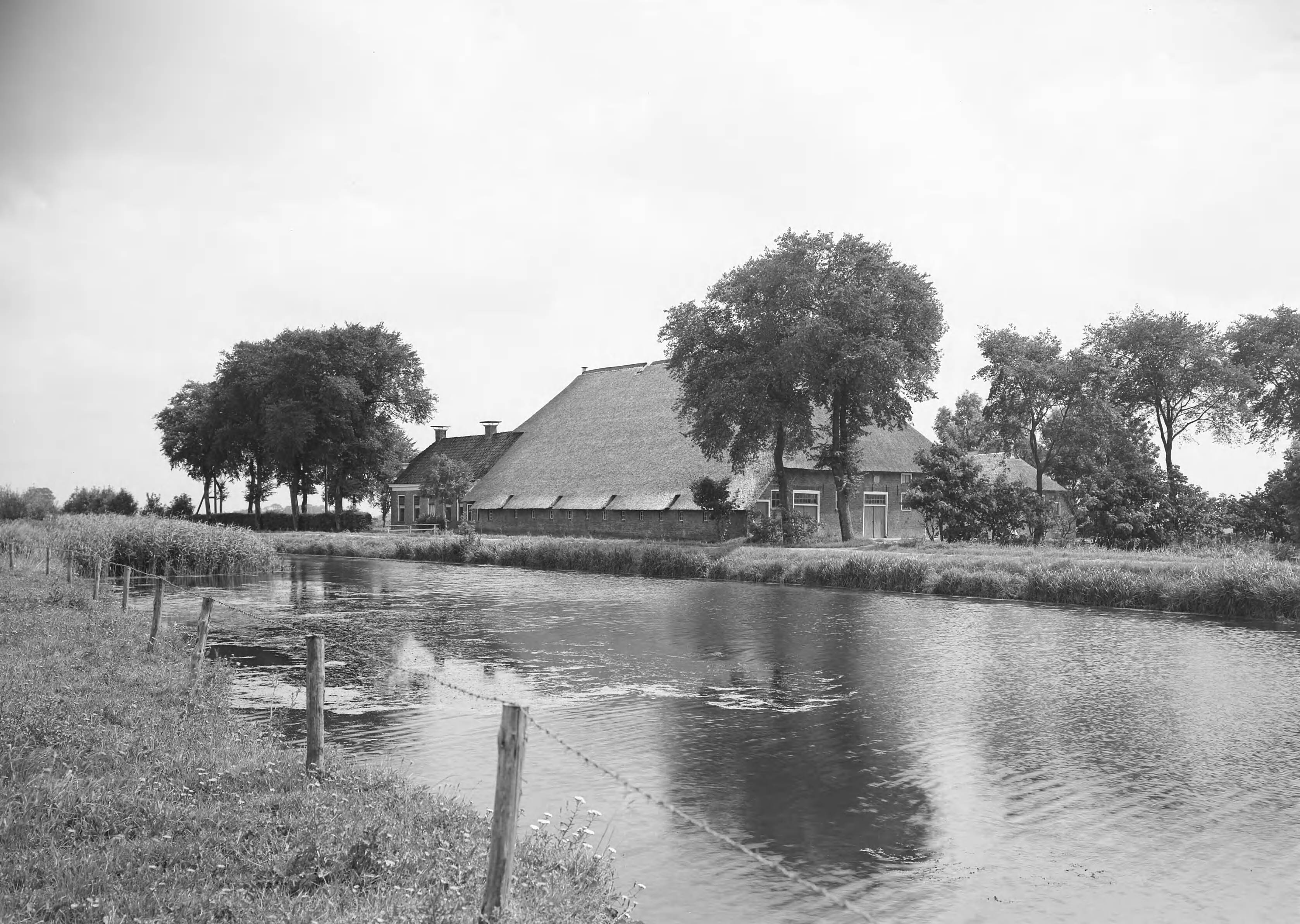 Fotocollectie Nederlandse Heidemaatschappij — Boerderij te Onderdendam — Foto: Fotograaf Onbekend / Heidemij. Licentie: Set B: Rechtenvrij / Publiek Domein. Bron: Nationaal Archief. http://hdl.handle.net/10648/ae4432f0-d0b4-102d-bcf8-003048976d84