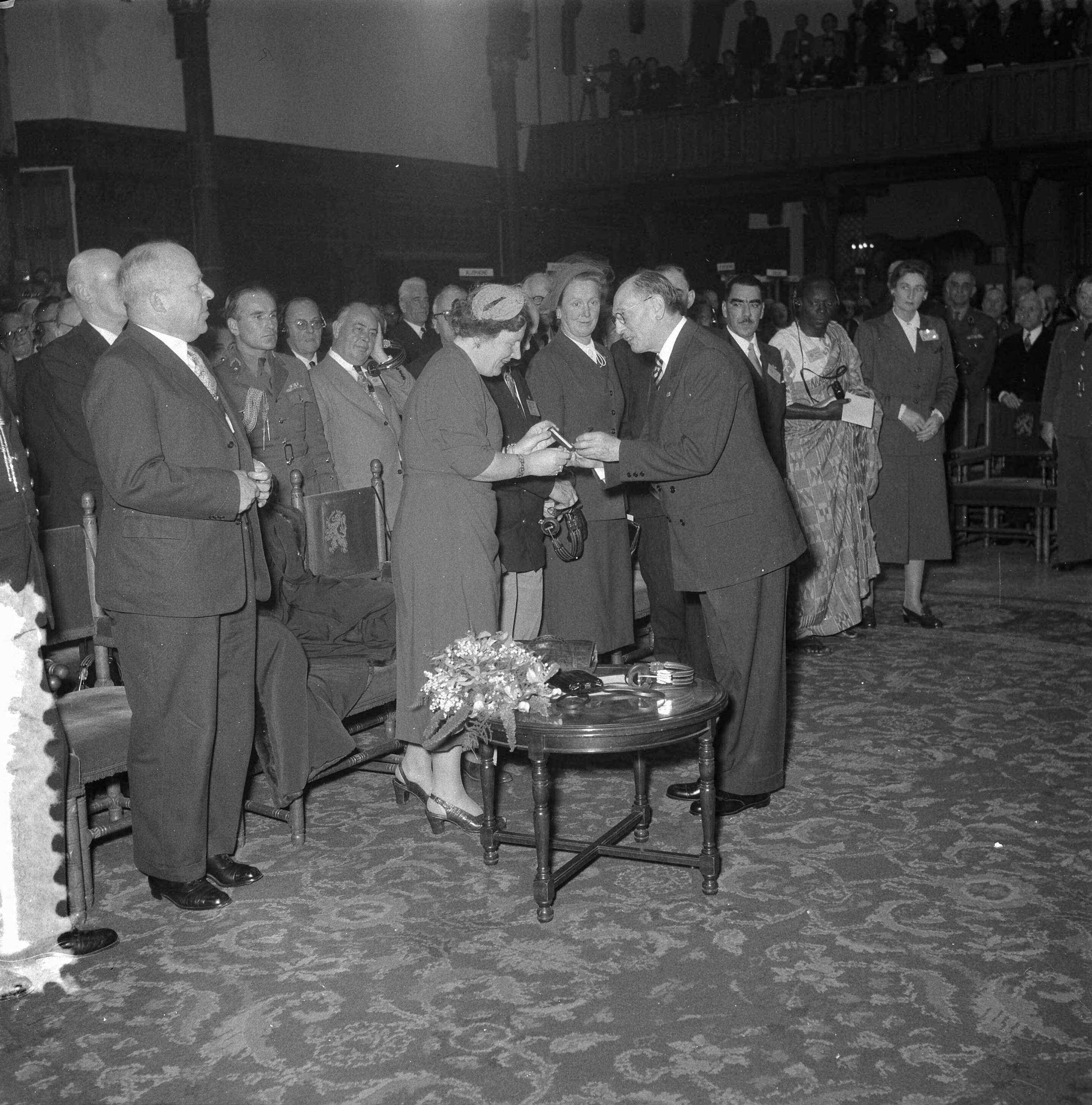 Fotocollectie Anefo — Vierde Algemene Assemblee van "The World Veterans Federation" in de Ridderzaal Den Haag — Foto: Noske, J.D. / Anefo. Licentie: Set B: Rechtenvrij / Publiek Domein. Bron: Nationaal Archief. http://hdl.handle.net/10648/a91779c2-d0b4-102d-bcf8-003048976d84