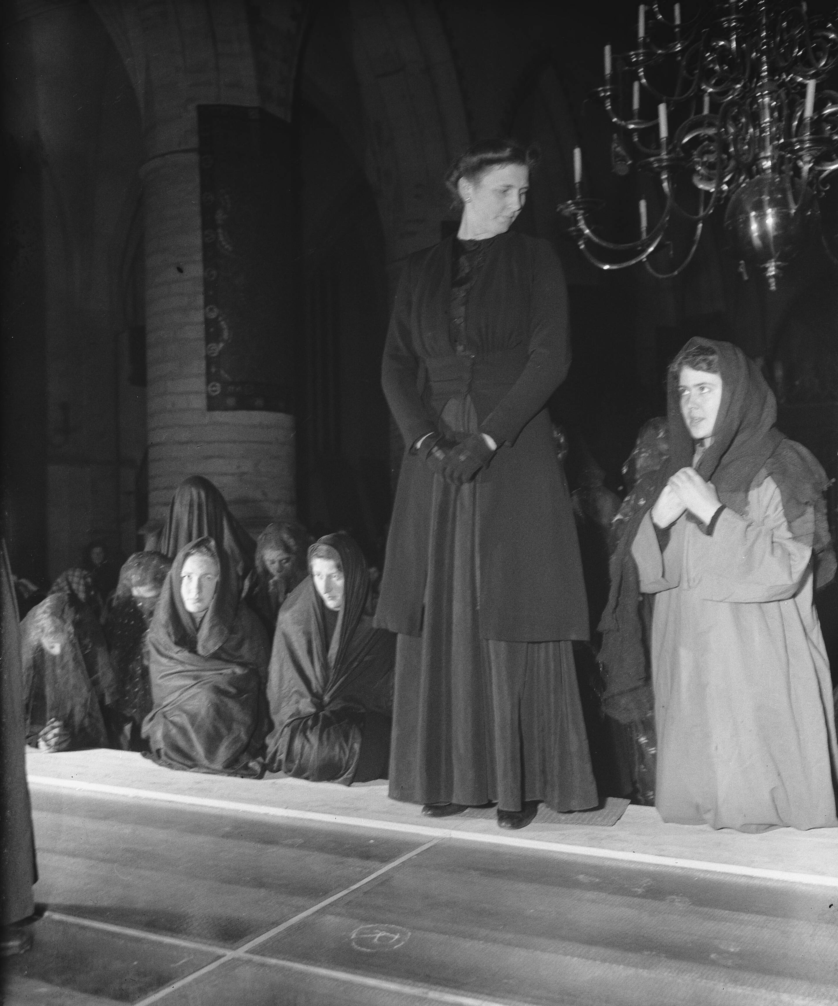 Fotocollectie Anefo — Kerstspel in de Grote of St. Bavokerk te Haarlem — Foto: Haren Noman, Theo van / Anefo. Licentie: Set B: Rechtenvrij / Publiek Domein. Bron: Nationaal Archief. http://hdl.handle.net/10648/a88fd17a-d0b4-102d-bcf8-003048976d84