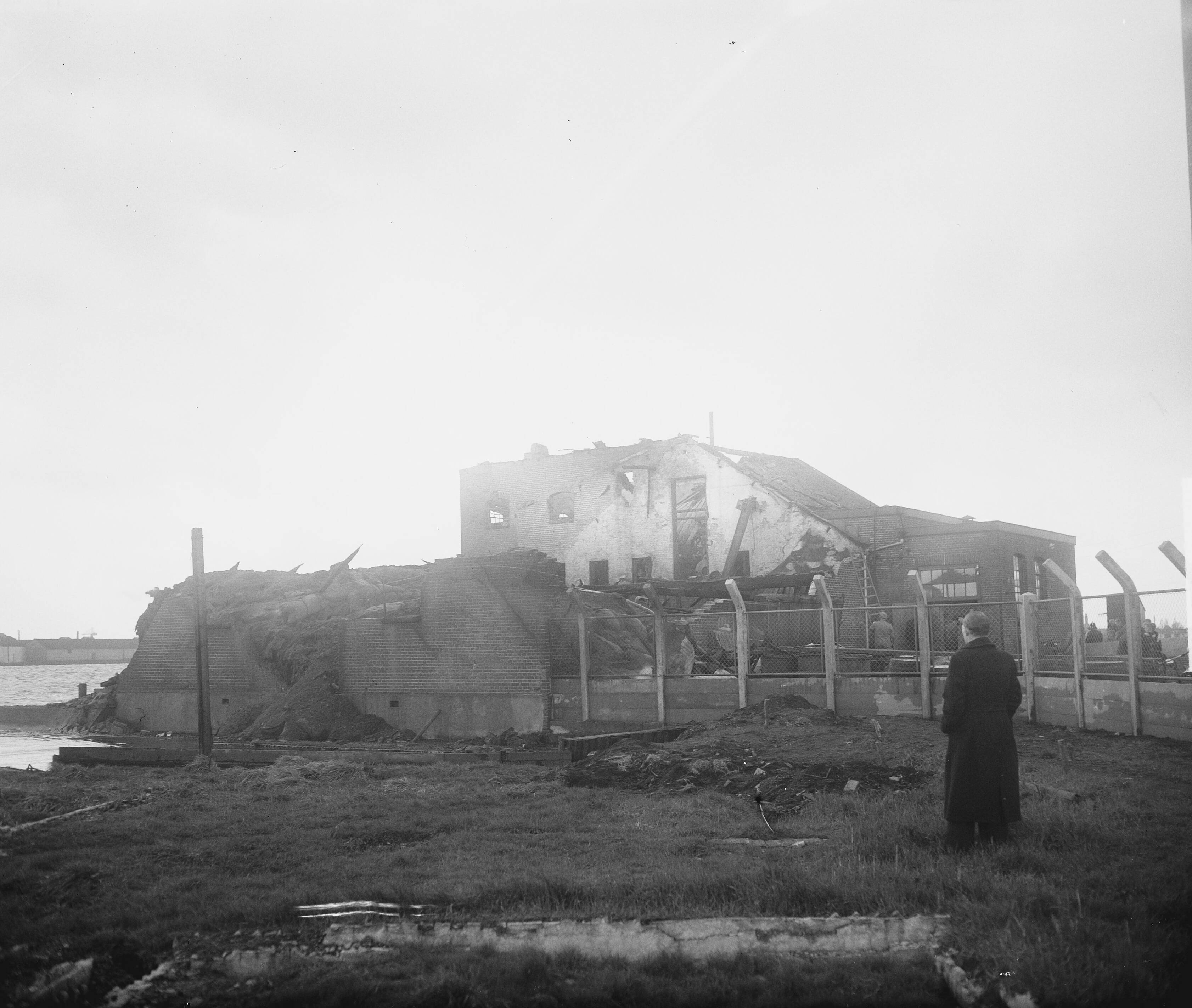 Fotocollectie Anefo — Brand Zaandam (halve maan) — Foto: Winterbergen, Rolf / Anefo. Licentie: Set B: Rechtenvrij / Publiek Domein. Bron: Nationaal Archief. http://hdl.handle.net/10648/a8c5beac-d0b4-102d-bcf8-003048976d84