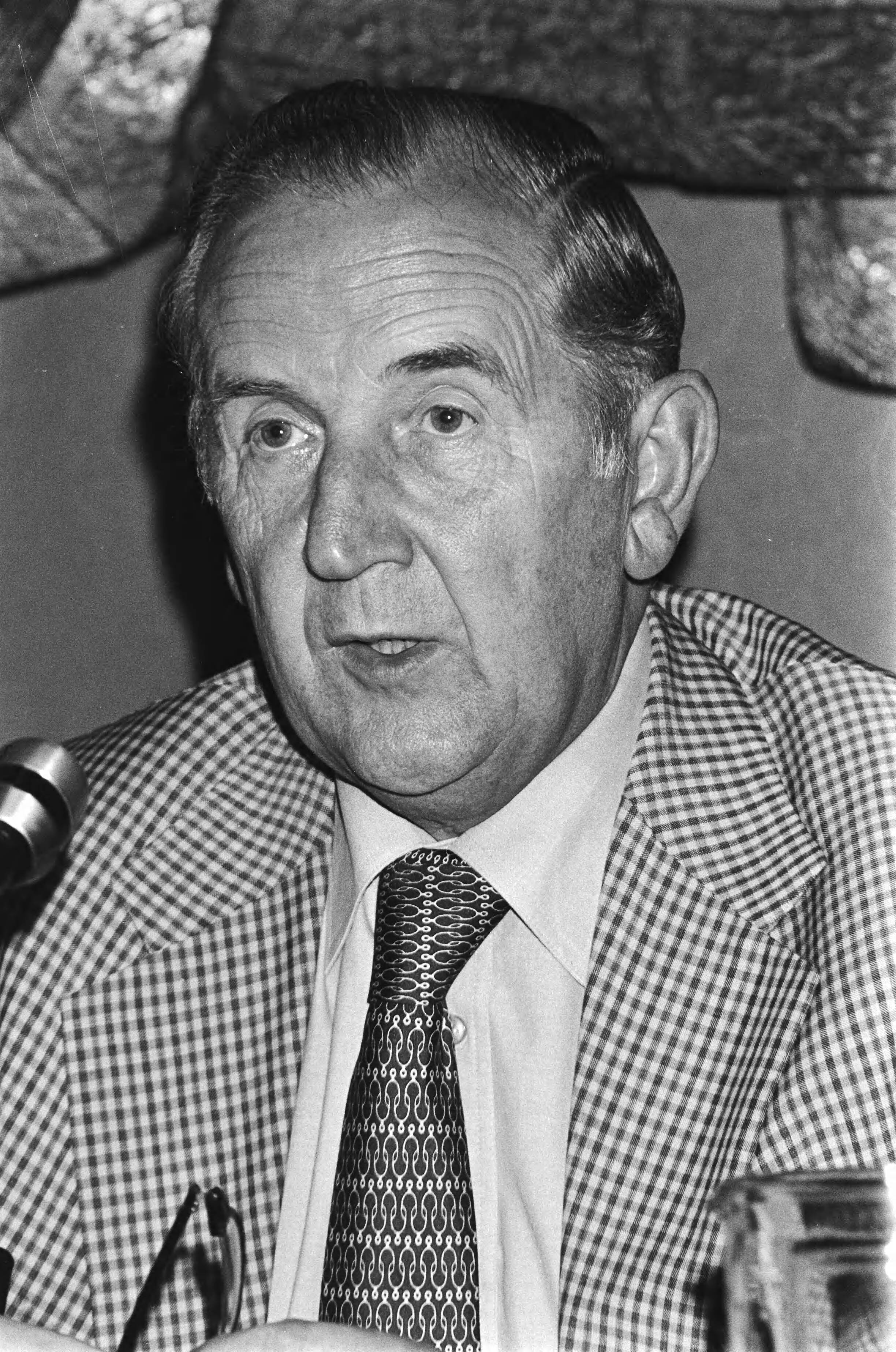 Fotocollectie Anefo — In Den Haag gaf VNO een persconferentie; VNO-voorzitter Van Veen — Foto: Dijk, Hans van / Anefo. Licentie: Set B: Rechtenvrij / Publiek Domein. Bron: Nationaal Archief. http://hdl.handle.net/10648/ace8c9d4-d0b4-102d-bcf8-003048976d84