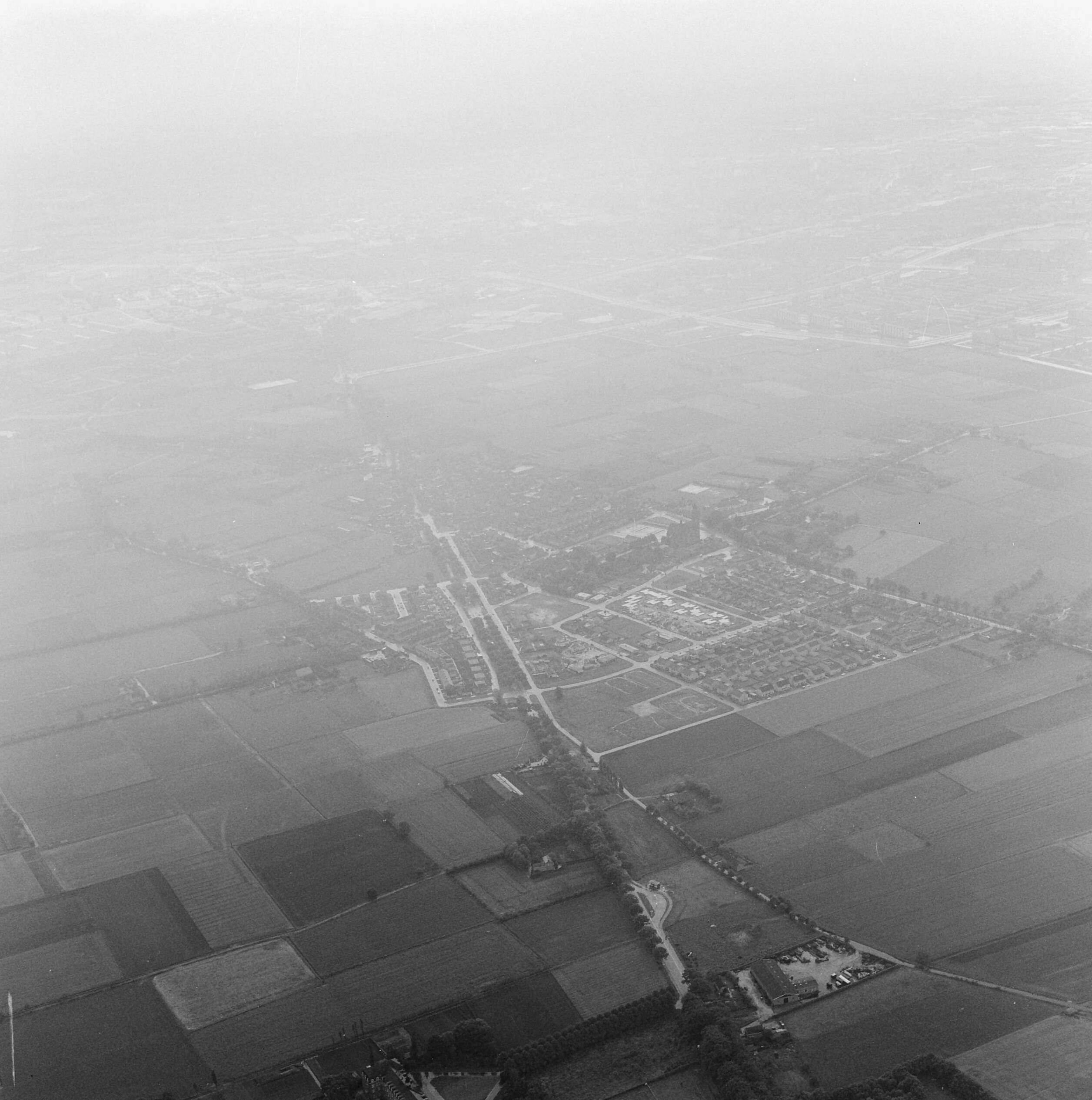 Fotocollectie Nederlandse Heidemaatschappij — Luchtopname. Teteringen — Foto: Fotograaf Onbekend / Heidemij. Licentie: Set B: Rechtenvrij / Publiek Domein. Bron: Nationaal Archief. http://hdl.handle.net/10648/ae500d96-d0b4-102d-bcf8-003048976d84