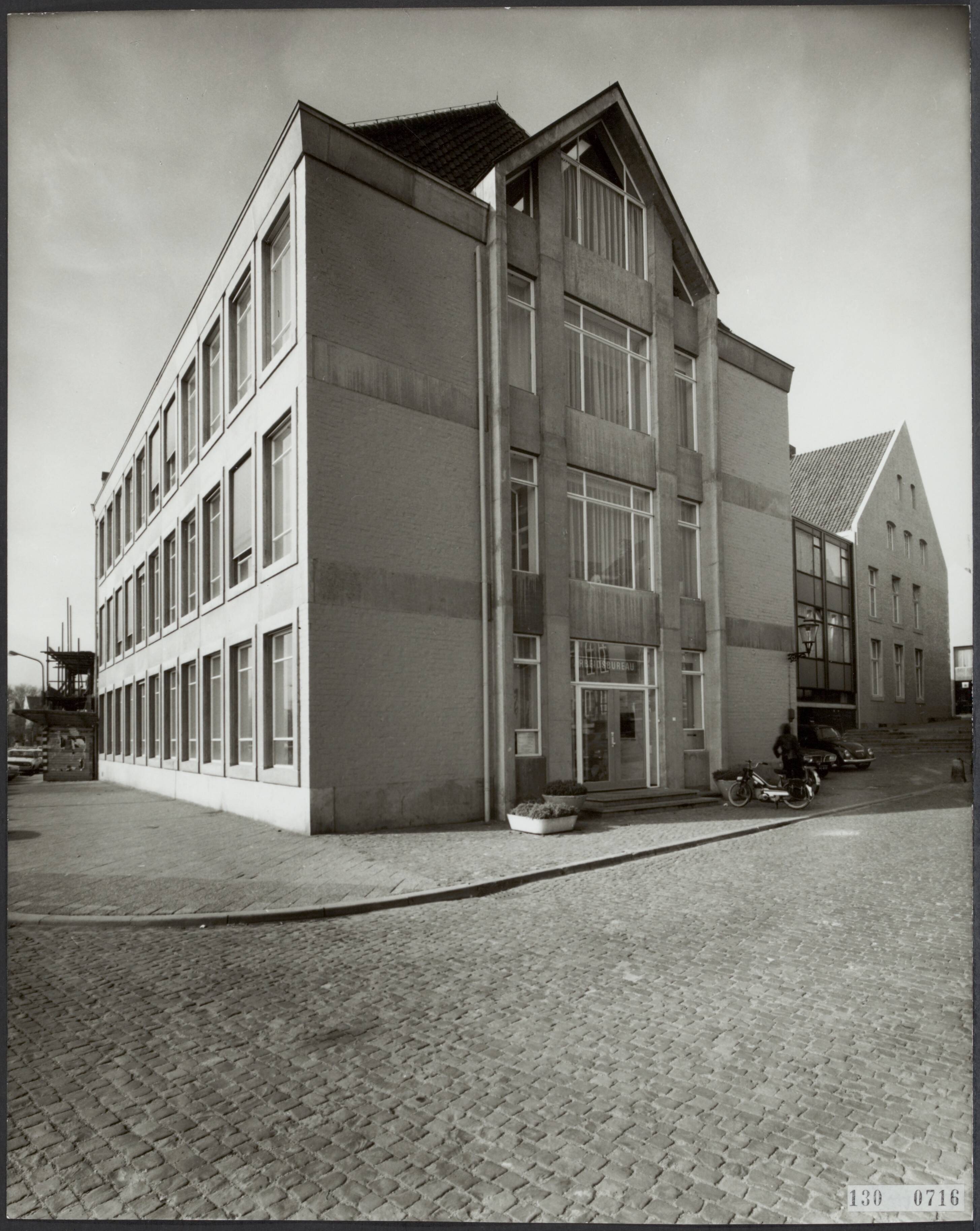 Fotocollectie Rijksvoorlichtingsdienst Eigen — Gewestelijke Arbeidsvoorziening Maastricht [Arbeidsbureau] — Foto: Lahaye, Frans. Licentie: Set B: Rechtenvrij / Publiek Domein. Bron: Nationaal Archief. http://hdl.handle.net/10648/af4bc046-d0b4-102d-bcf8-003048976d84