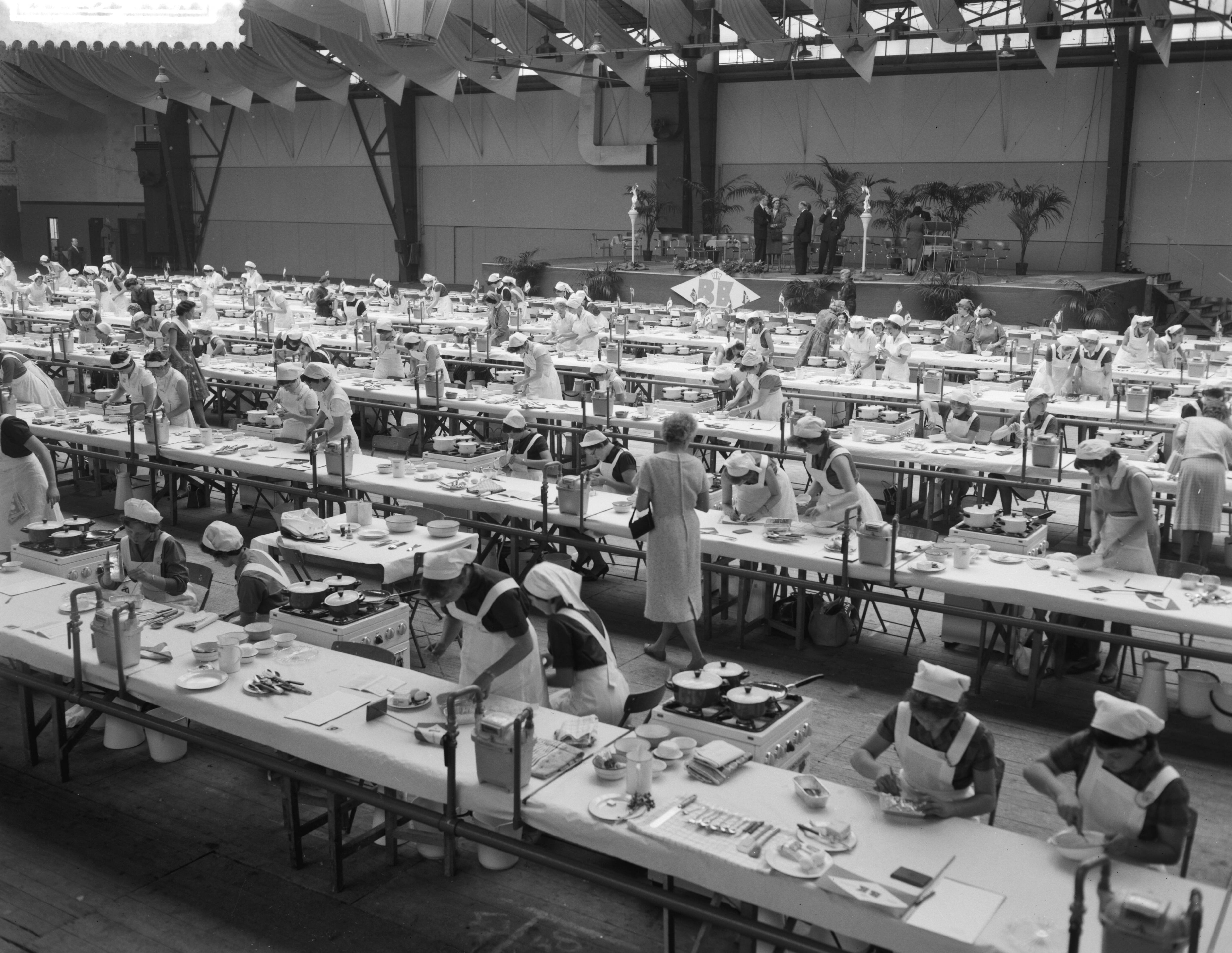 Fotocollectie Anefo — Kookwedstrijden Den Haag (Opdracht B. K. te Kampen) — Foto: Bilsen, Joop van / Anefo. Licentie: Set B: Rechtenvrij / Publiek Domein. Bron: Nationaal Archief. http://hdl.handle.net/10648/a9d291c6-d0b4-102d-bcf8-003048976d84