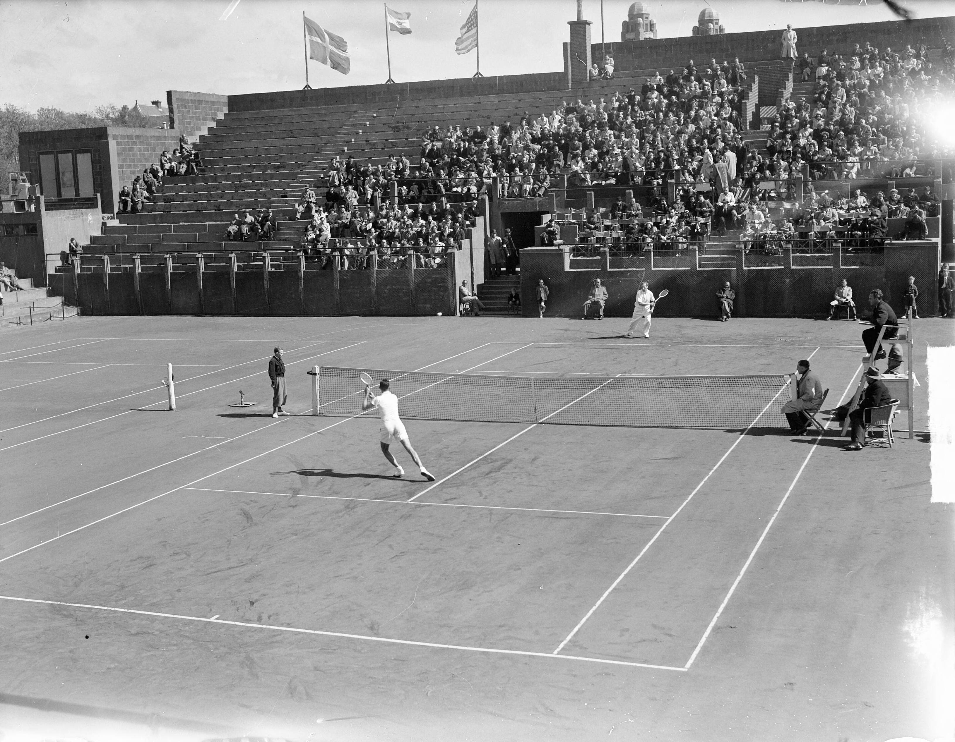 Fotocollectie Anefo — Davis Cup Tennis Nederland-Zuid-Afrika — Foto: Winterbergen, Rolf / Anefo. Licentie: Set B: Rechtenvrij / Publiek Domein. Bron: Nationaal Archief. http://hdl.handle.net/10648/a8c71be4-d0b4-102d-bcf8-003048976d84