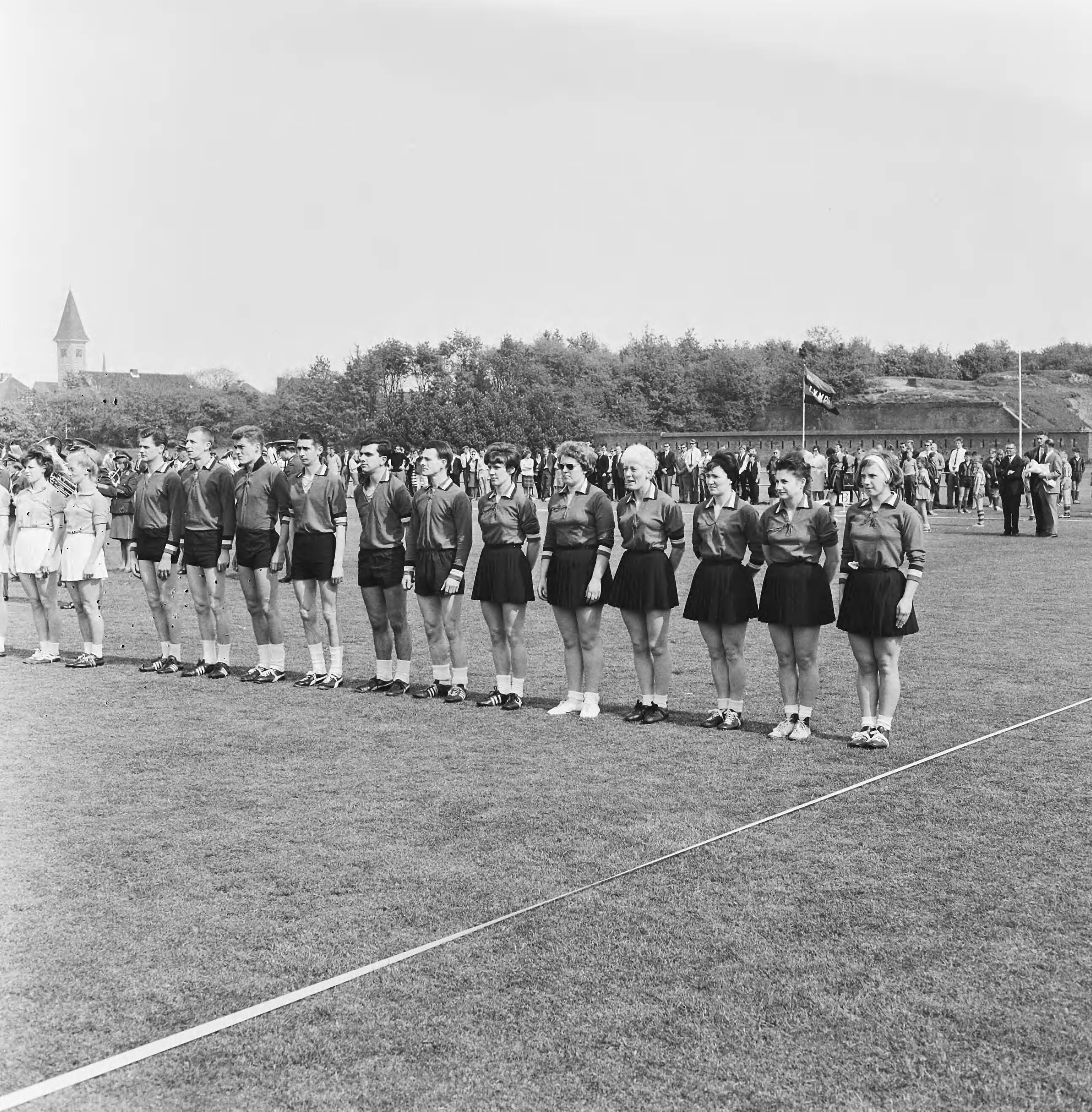 Fotocollectie Anefo — Korfbal. Nederland tegen België 8-2. Het Belgische twaalftal — Foto: Kroon, Ron / Anefo. Licentie: Set B: Rechtenvrij / Publiek Domein. Bron: Nationaal Archief. http://hdl.handle.net/10648/ad7995fe-d0b4-102d-bcf8-003048976d84