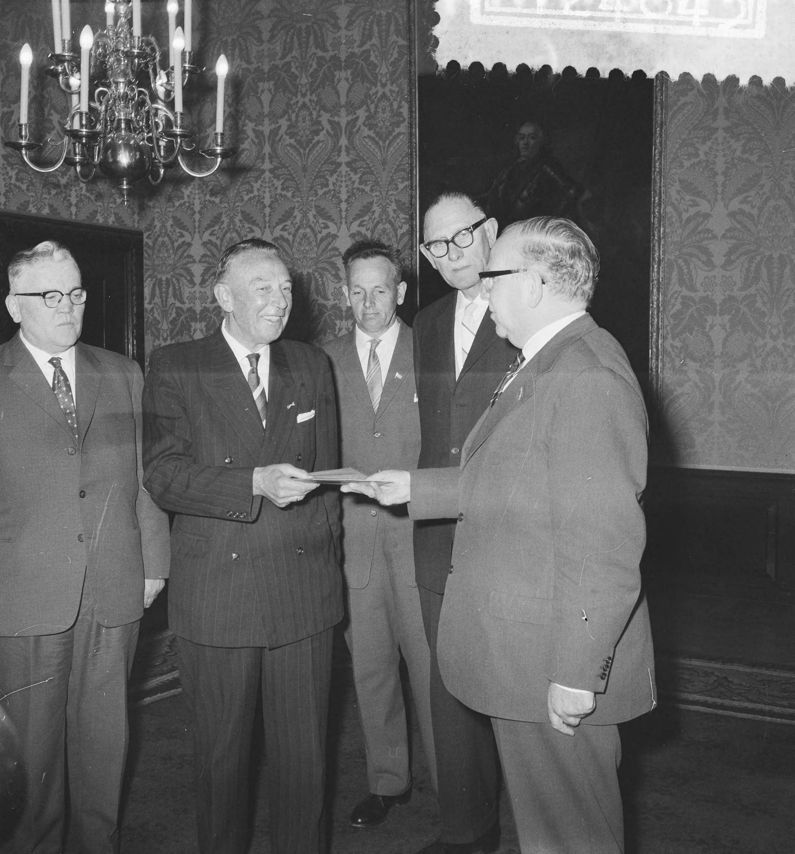 Fotocollectie Anefo — Protestmars Scheveningse vissers — Foto: Koch, Eric / Anefo. Licentie: Set B: Rechtenvrij / Publiek Domein. Bron: Nationaal Archief. http://hdl.handle.net/10648/a9d526d4-d0b4-102d-bcf8-003048976d84