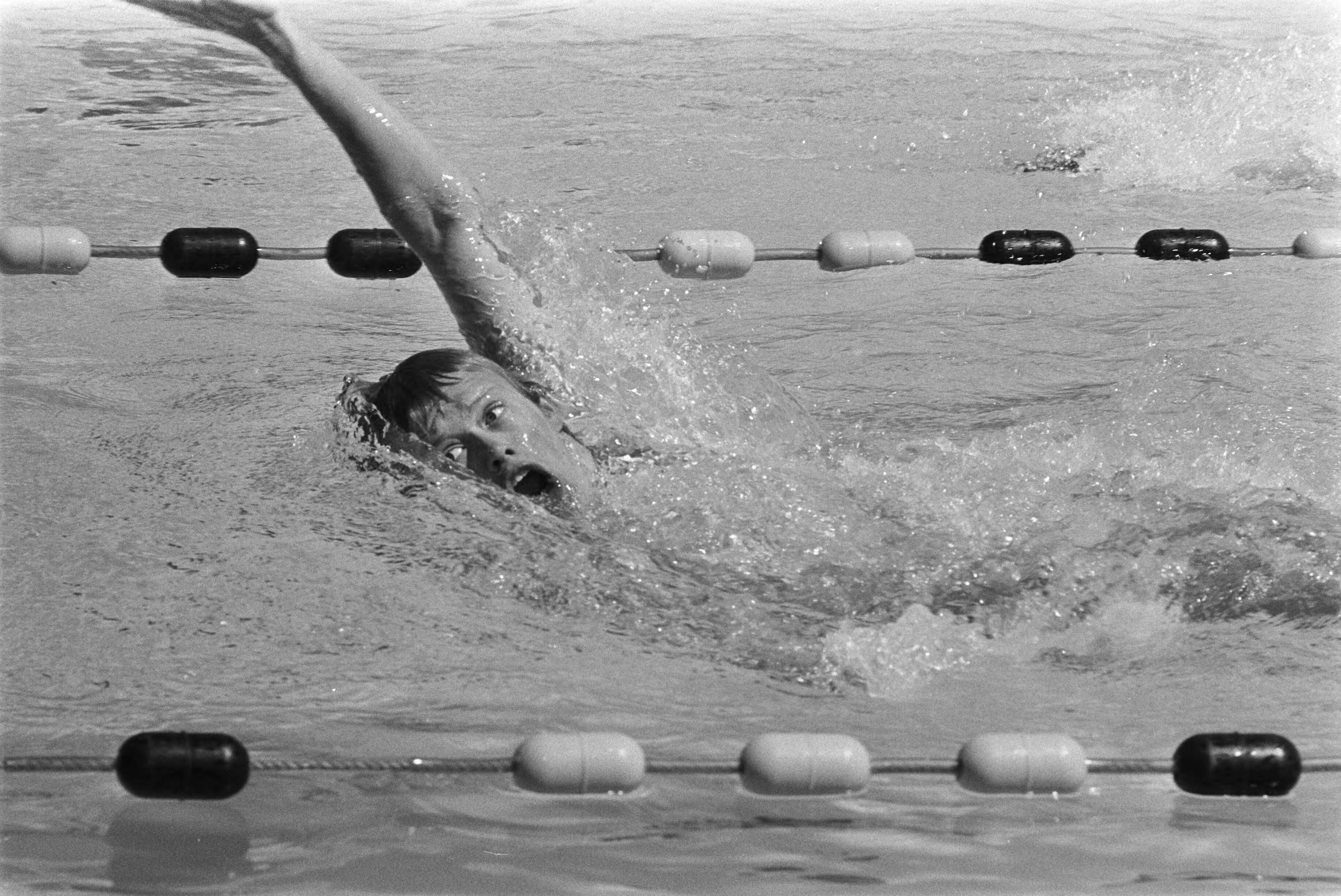 Fotocollectie Anefo — Nationale kampioenschappen zwemmen te Leeuwarden — Foto: Verhoeff, Bert / Anefo. Licentie: Set B: Rechtenvrij / Publiek Domein. Bron: Nationaal Archief. http://hdl.handle.net/10648/ab9d3a2e-d0b4-102d-bcf8-003048976d84