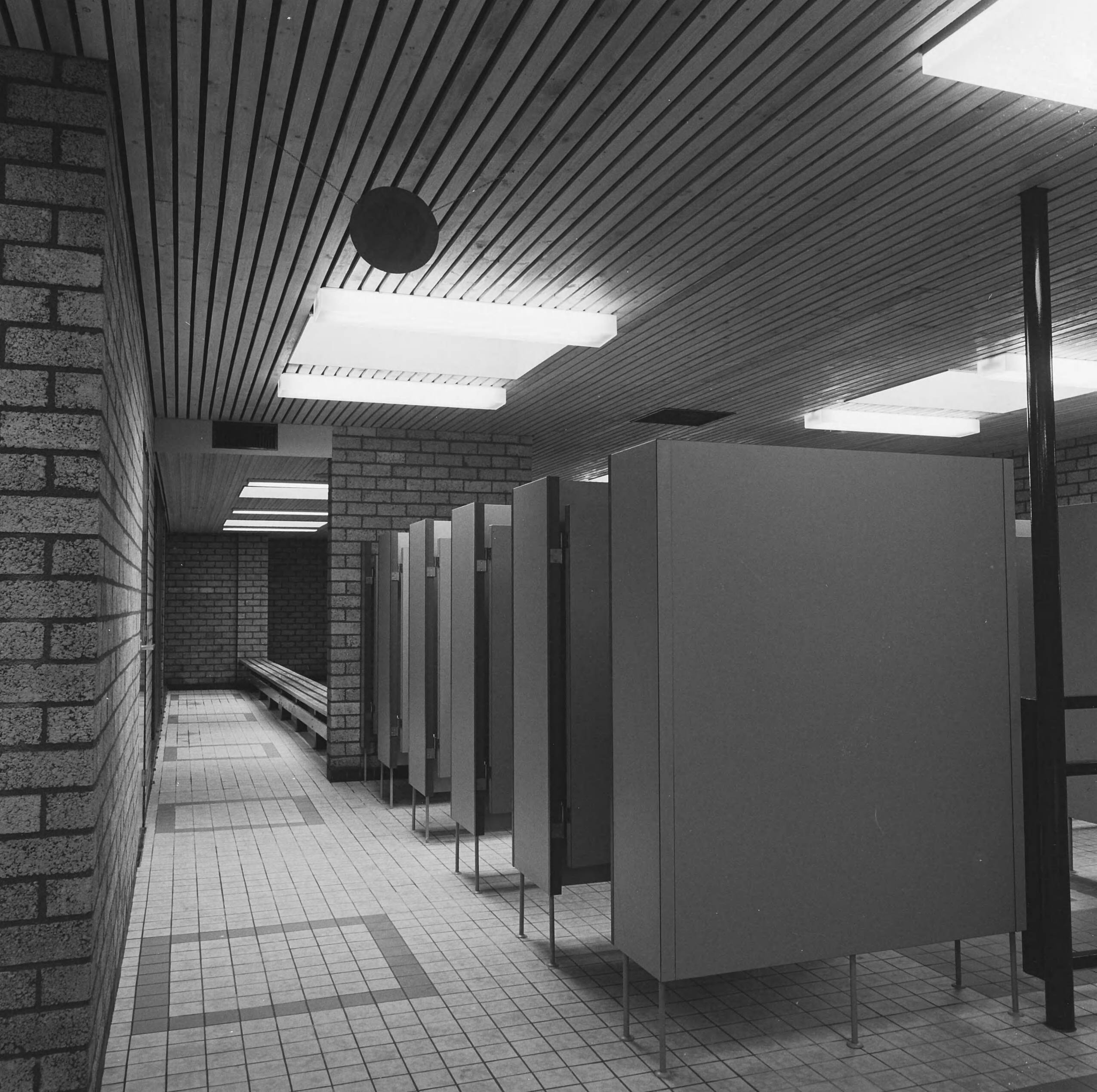 Fotocollectie Nederlandse Heidemaatschappij — Veendam. Zwembad annex manifestatiehal — Foto: Fotograaf Onbekend / Heidemij. Licentie: Set B: Rechtenvrij / Publiek Domein. Bron: Nationaal Archief. http://hdl.handle.net/10648/ae839134-d0b4-102d-bcf8-003048976d84