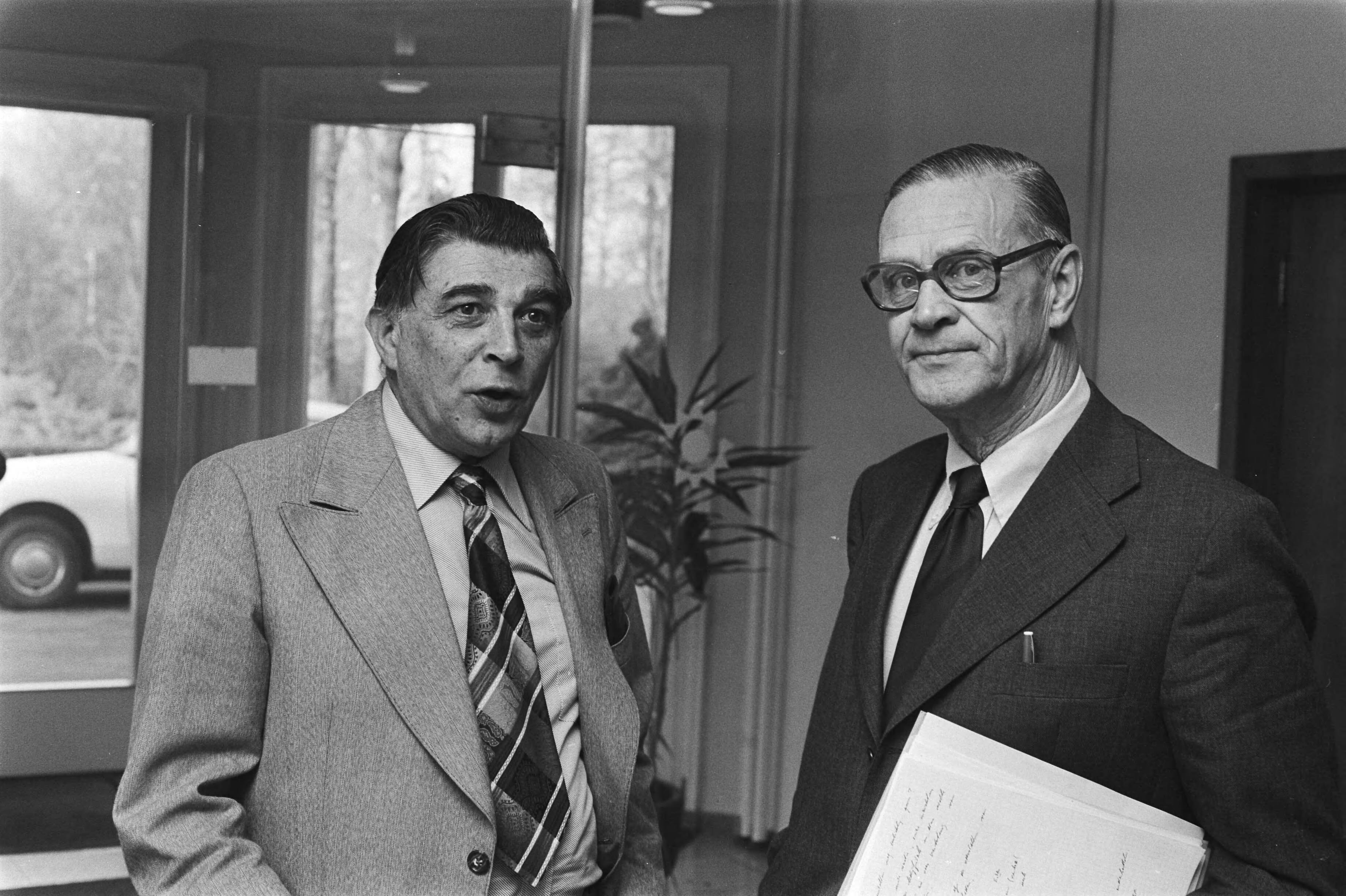Fotocollectie Anefo — ROM vergadert over arbeidsvoorwaardenbeleid 1979 in Den Haag ; Warnsterk (werknemers) (l) met Prins (werkgevers) — Foto: Verhoeff, Bert / Anefo. Licentie: Set B: Rechtenvrij / Publiek Domein. Bron: Nationaal Archief. http://hdl.handle.net/10648/ac92a5ae-d0b4-102d-bcf8-003048976d84