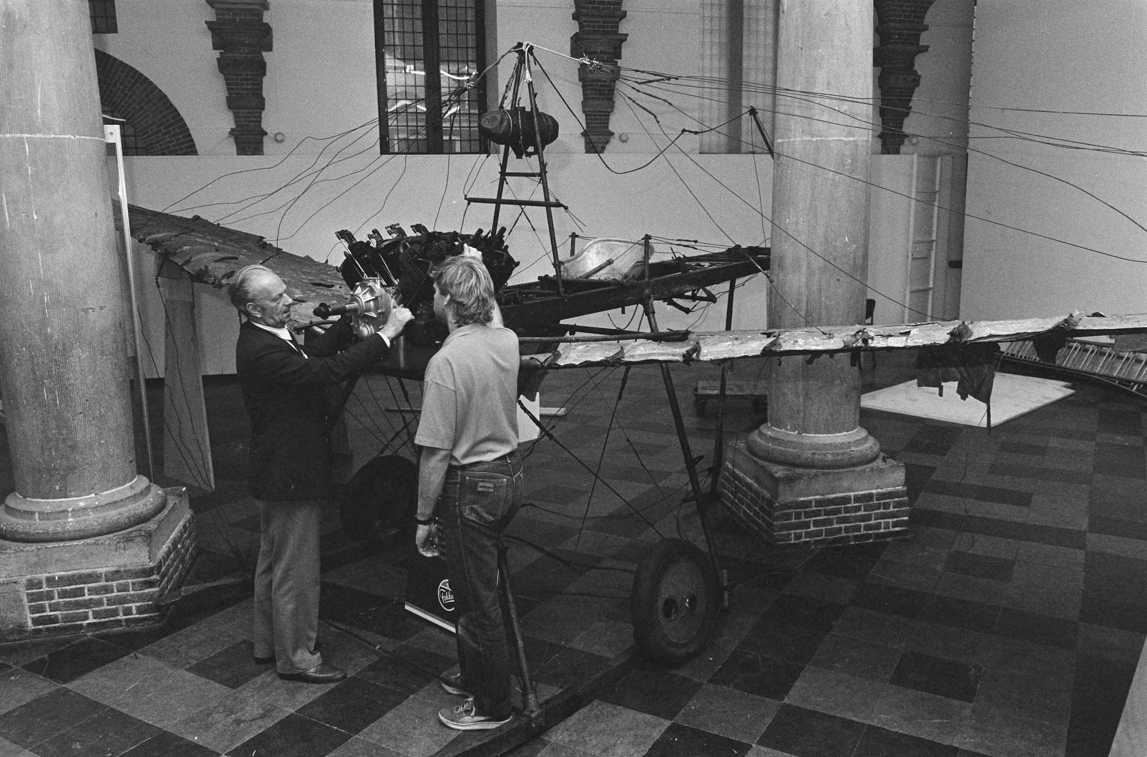 Fotocollectie Anefo — "Spin" van Anthony Fokker in Haarlem tentoongesteld in verband met 25 jarig jubileum — Foto: Gerrits, Roland / Anefo. Licentie: Set B: Rechtenvrij / Publiek Domein. Bron: Nationaal Archief. http://hdl.handle.net/10648/ad56aa30-d0b4-102d-bcf8-003048976d84