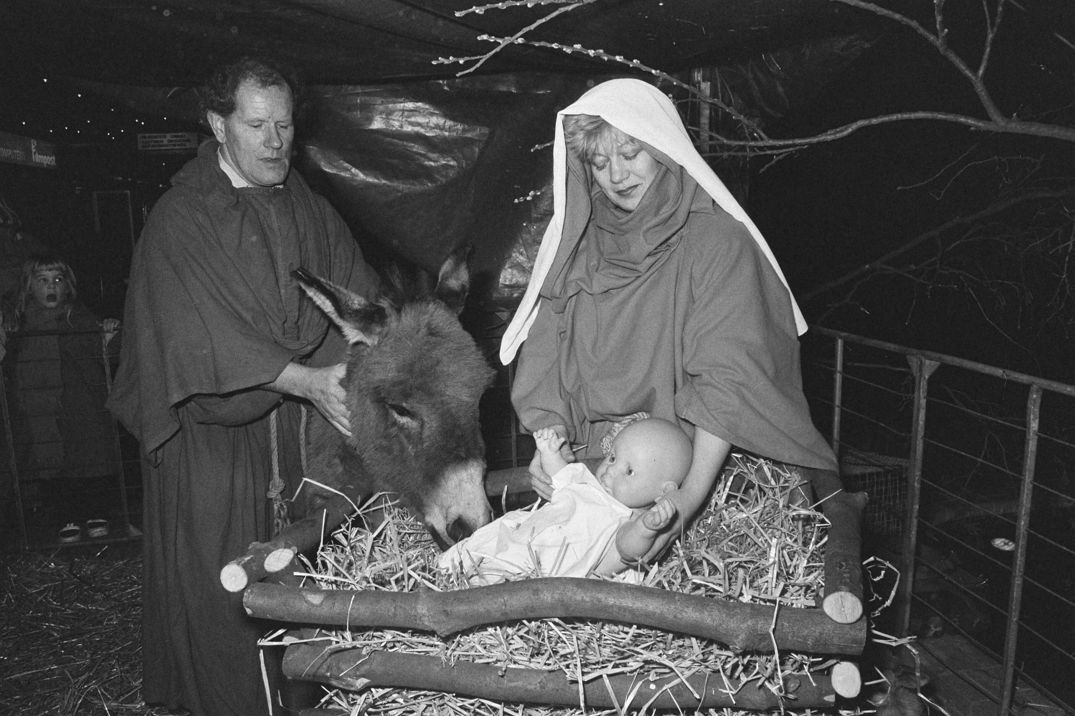 Fotocollectie Anefo — Levende kerststal in winkelcentrum Babylon in Den Haag — Foto: Croes, Rob C. / Anefo. Licentie: Set B: Rechtenvrij / Publiek Domein. Bron: Nationaal Archief. http://hdl.handle.net/10648/ad5afbd0-d0b4-102d-bcf8-003048976d84