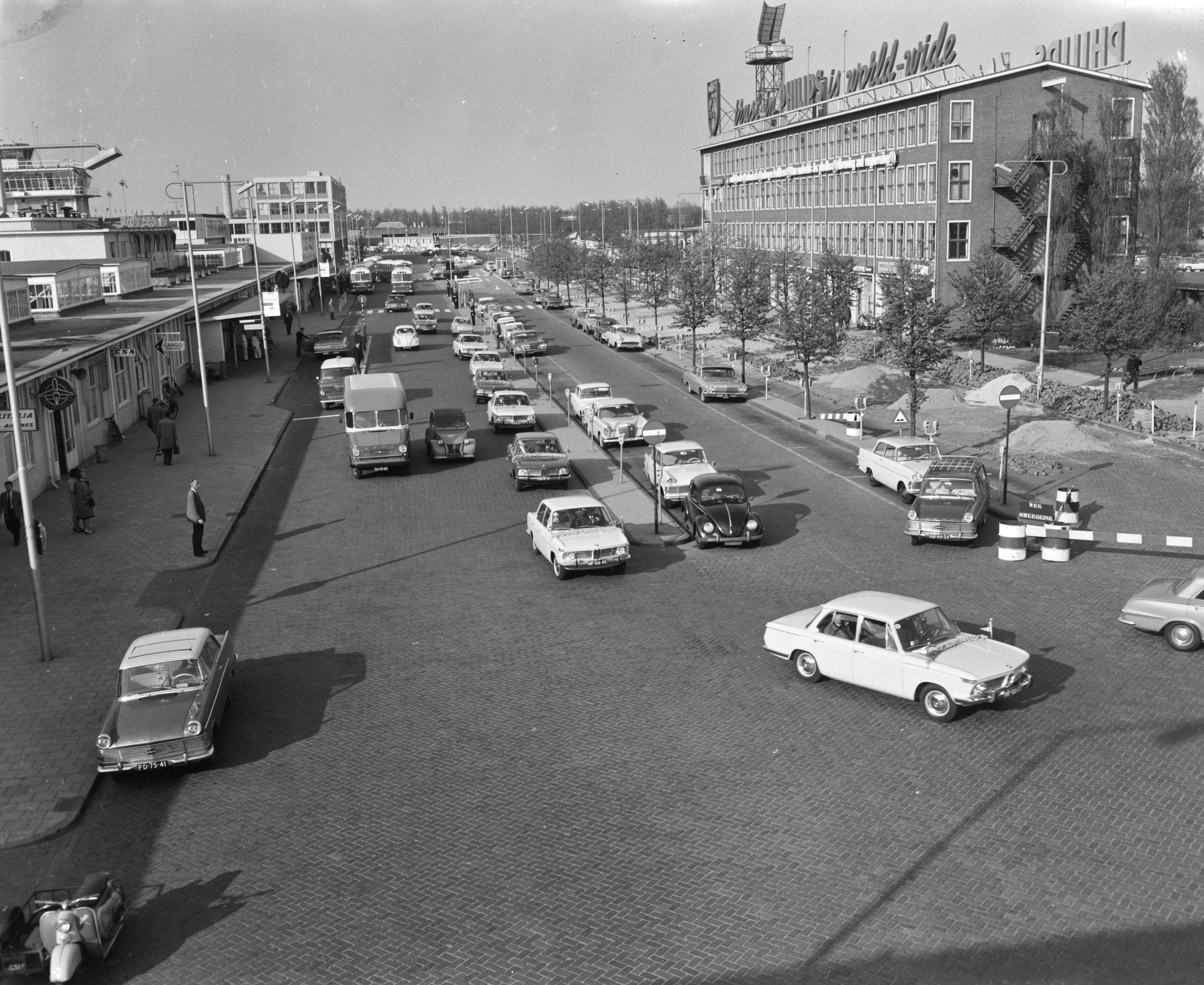 Fotocollectie Anefo — Opdracht Alimpo NV Den Haag BMW — Foto: Bilsen, Joop van / Anefo. Licentie: Set B: Rechtenvrij / Publiek Domein. Bron: Nationaal Archief. http://hdl.handle.net/10648/aa359898-d0b4-102d-bcf8-003048976d84