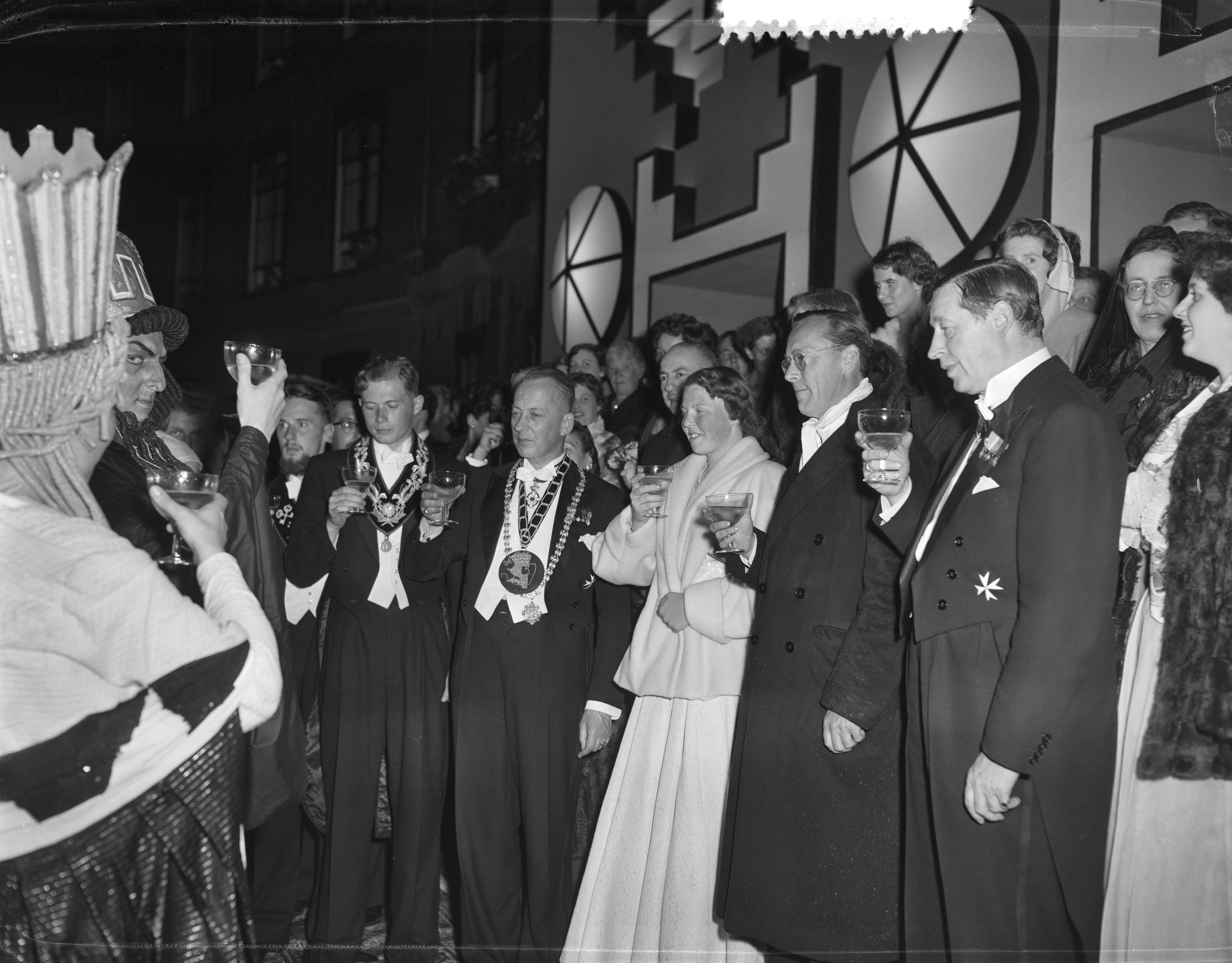 Lustrum USC Utrecht (1956) — USC-lustrumspel "Xerxes" — Foto: Bilsen, Joop van / Anefo. Licentie: Set B: Rechtenvrij / Publiek Domein. Bron: Nationaal Archief. http://hdl.handle.net/10648/a94b3c76-d0b4-102d-bcf8-003048976d84